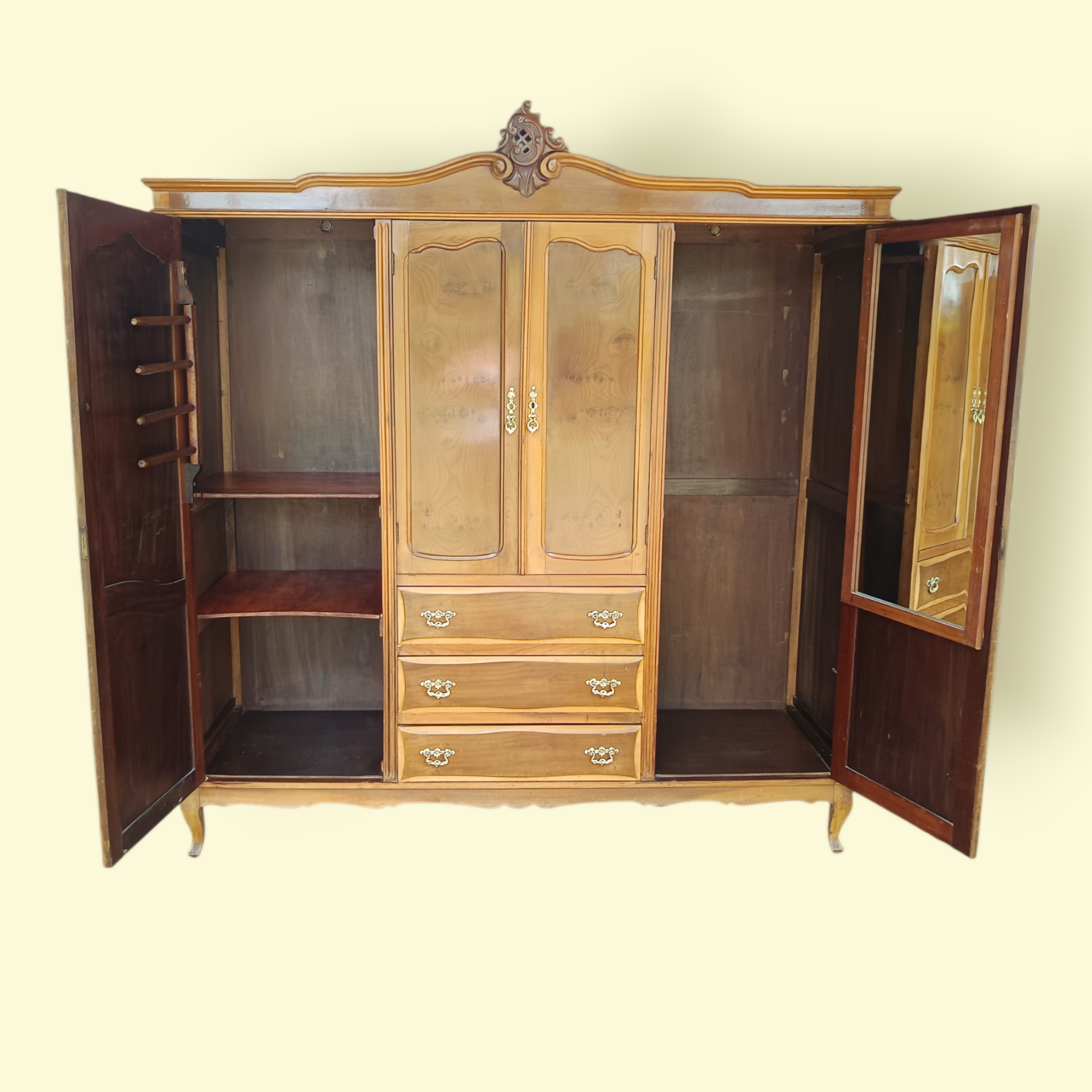 Guarda Roupas Antigo Provençal