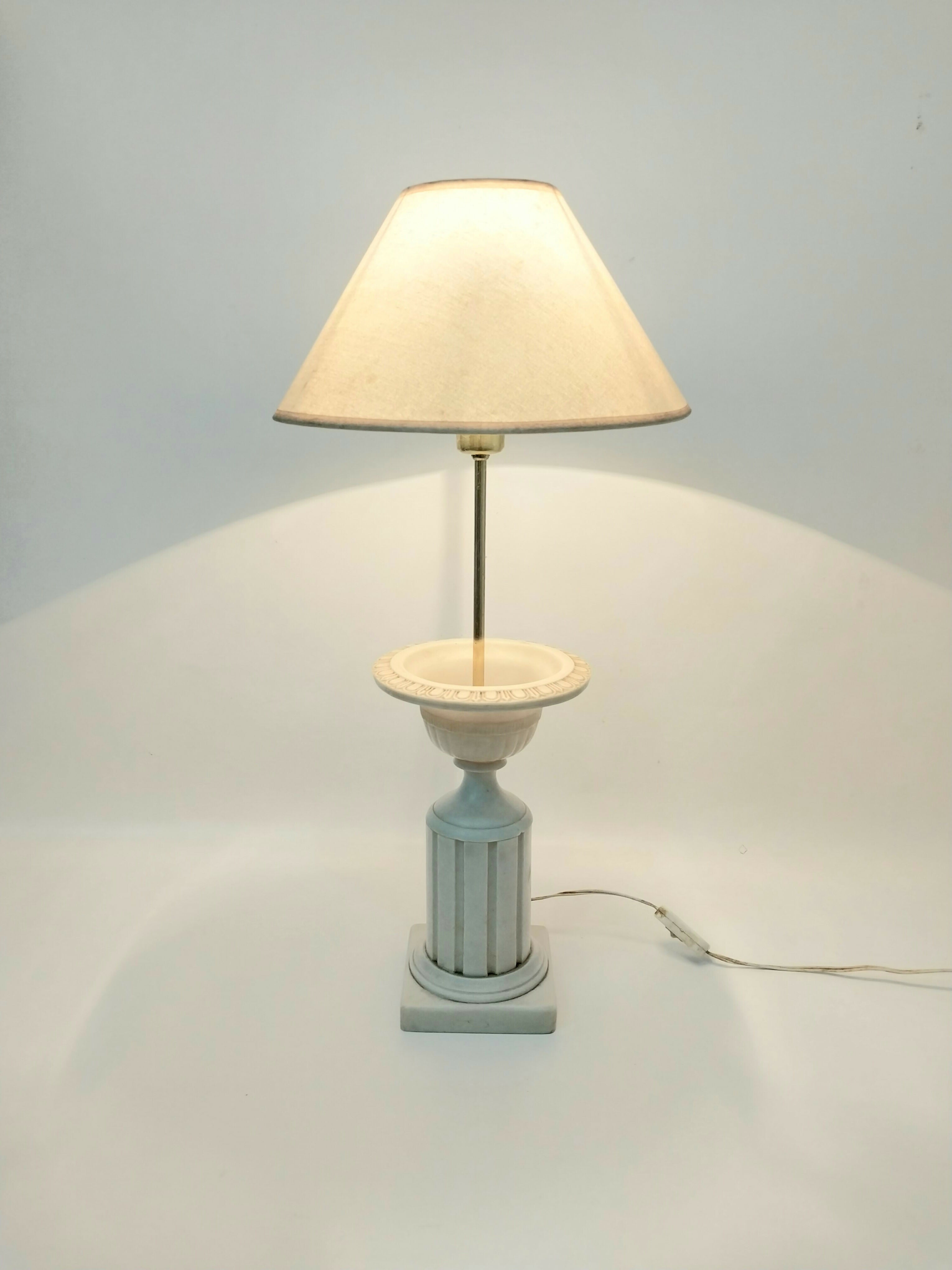 Abajur Antigo em Resina Texturizada