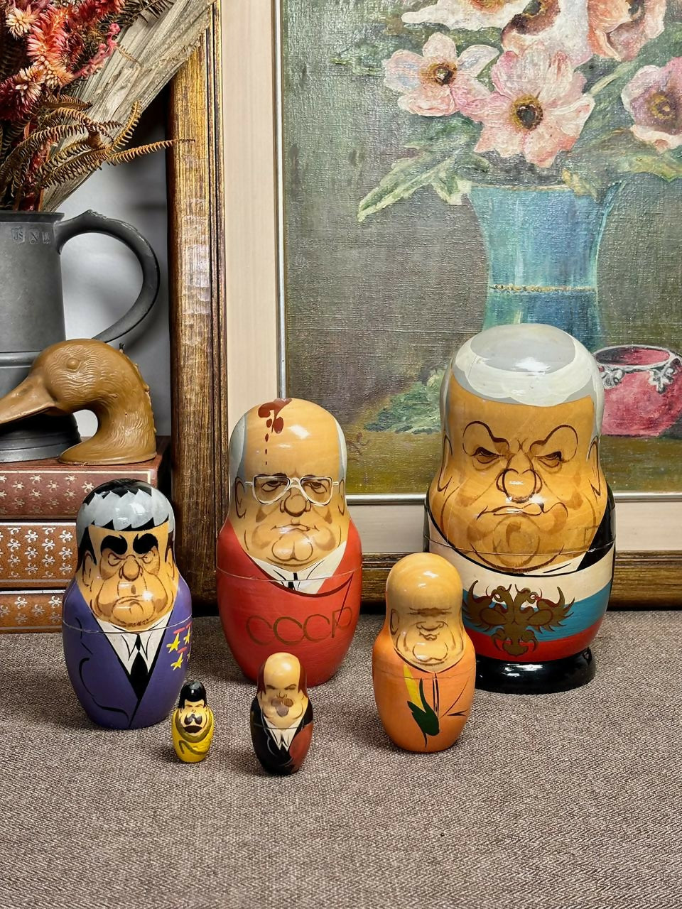 Matrioska Russa Soviética | Conjunto completo satírico em madeira pintada à mão