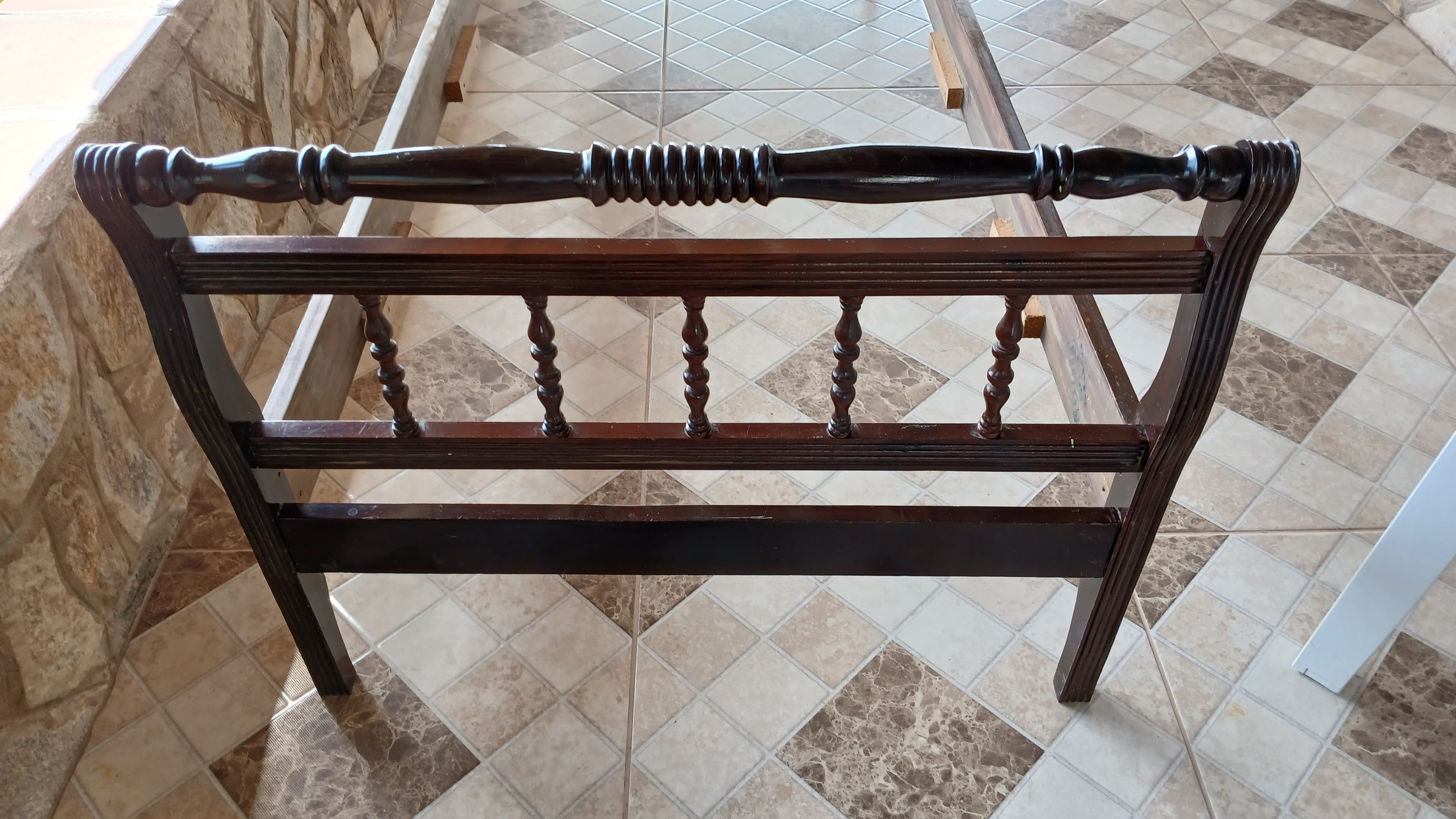 Cama de solteiro de madeira maciça anos 60 (valor unitário) 