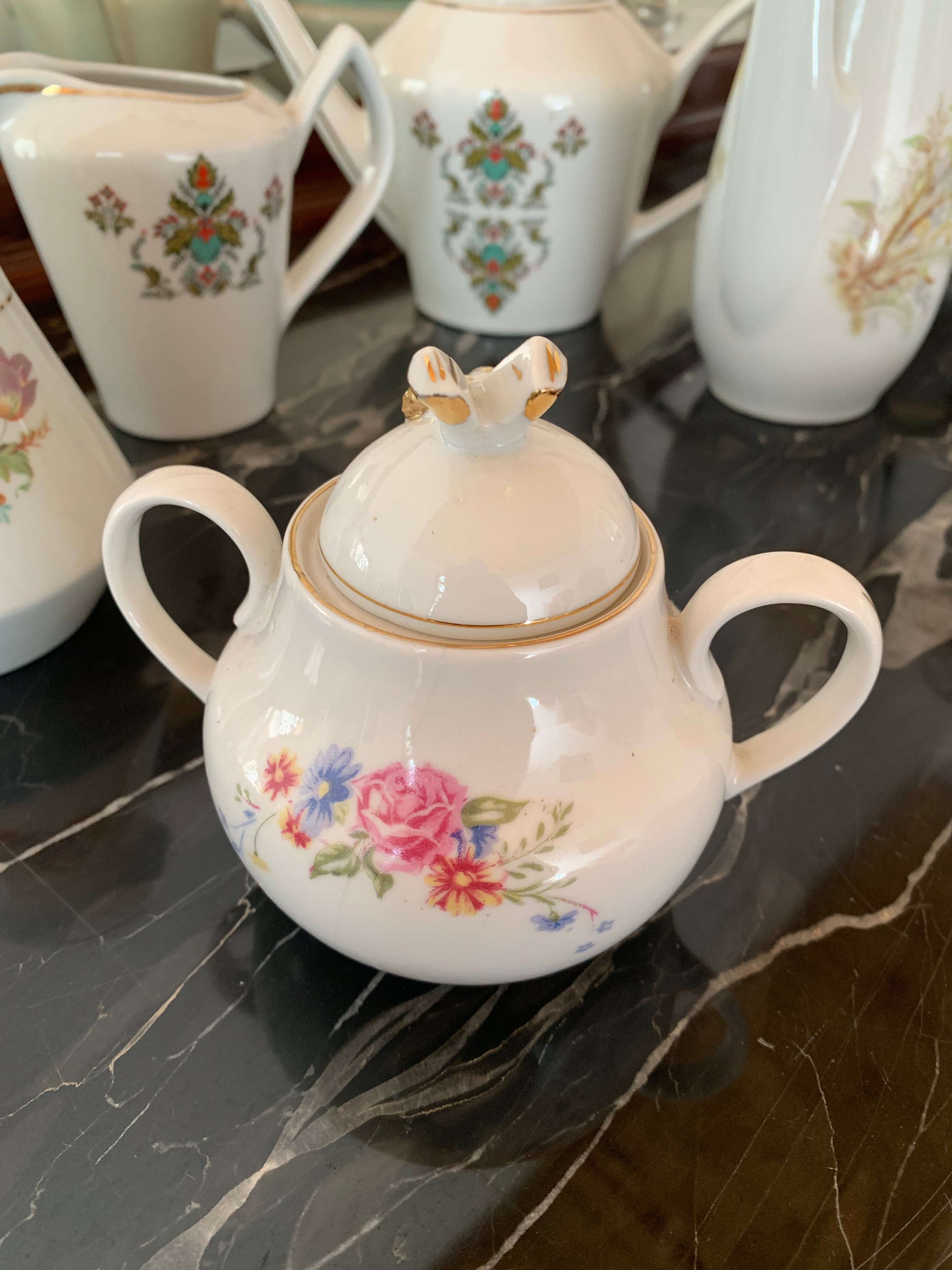 Lindo e antigo açucareiro de porcelana Mauá