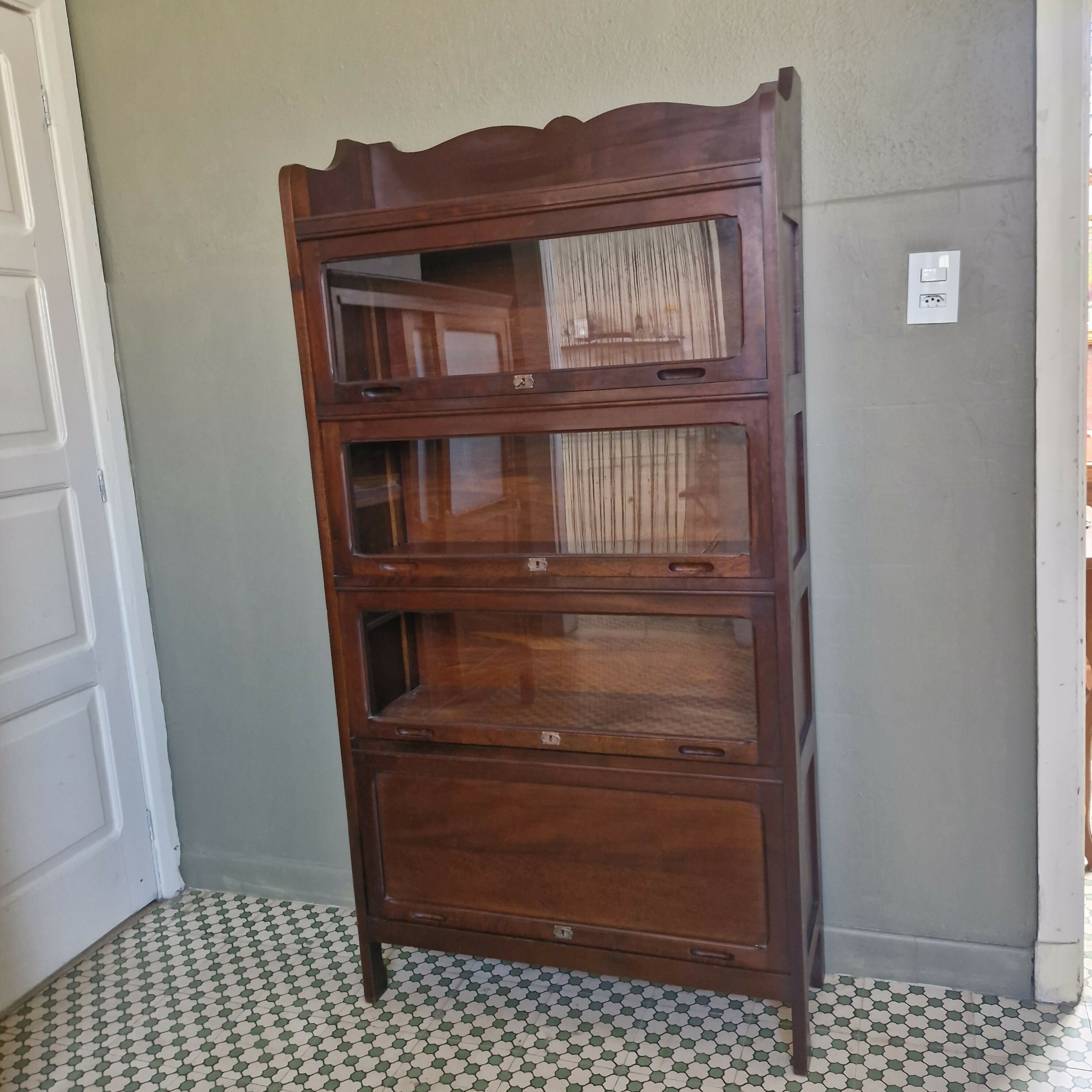 Livreiro Portas Basculantes.