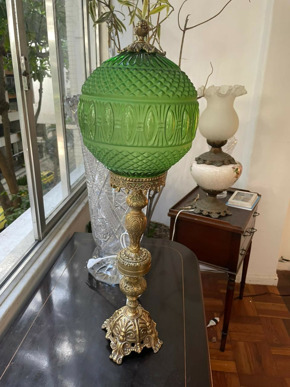 Grande abajur em bronze com cúpula em cristal verde (73cm)