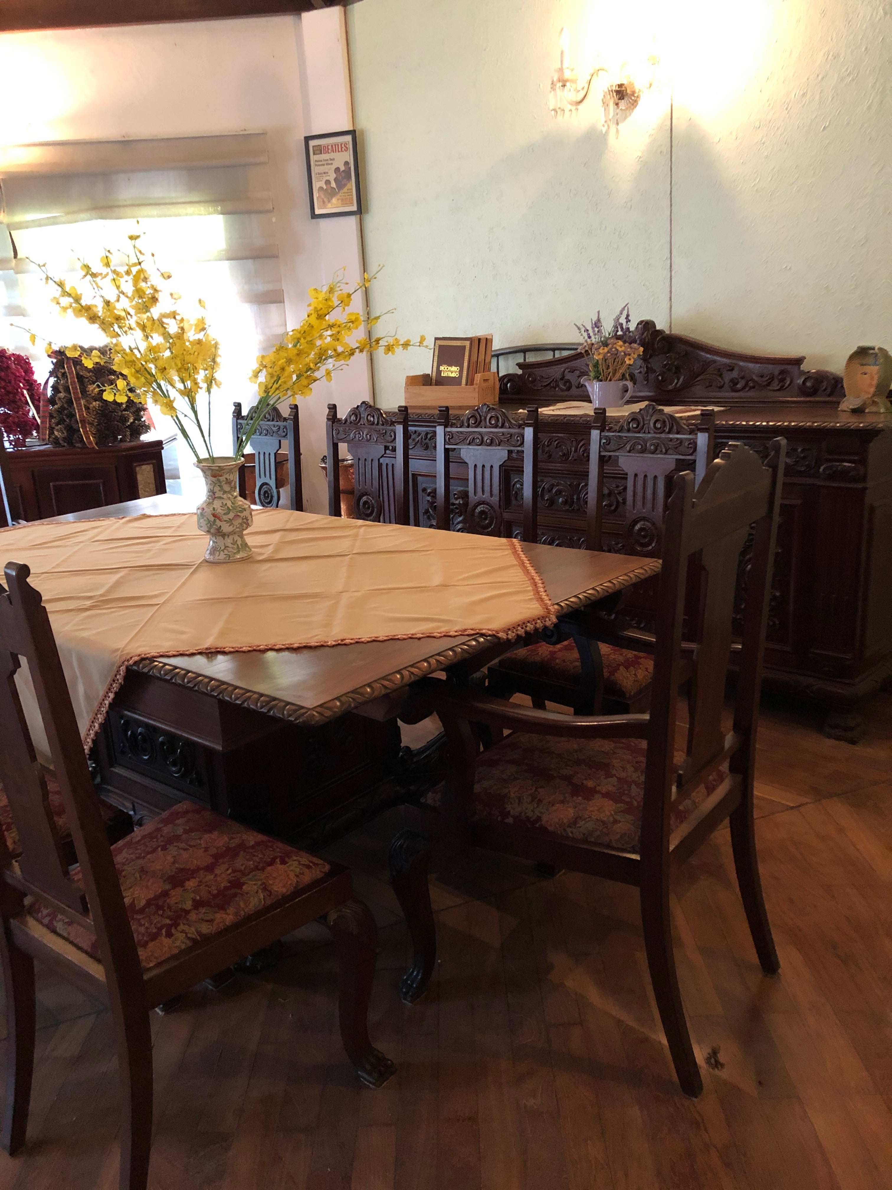 Conjunto de Mesa de Jantar com 10 cadeiras &amp; Buffet em madeira maciça 
