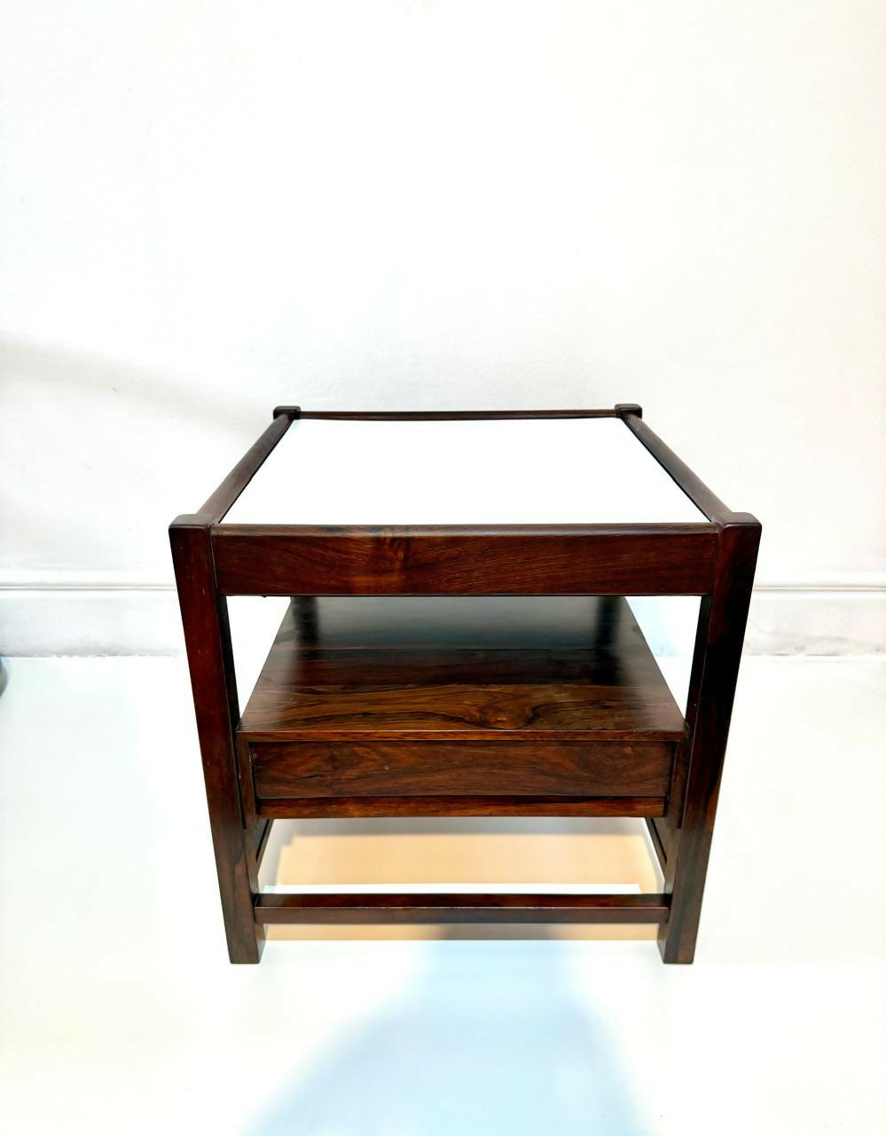 Mesa de cabeceira Ernesto Hauner - Mobilínea em Jacarandá