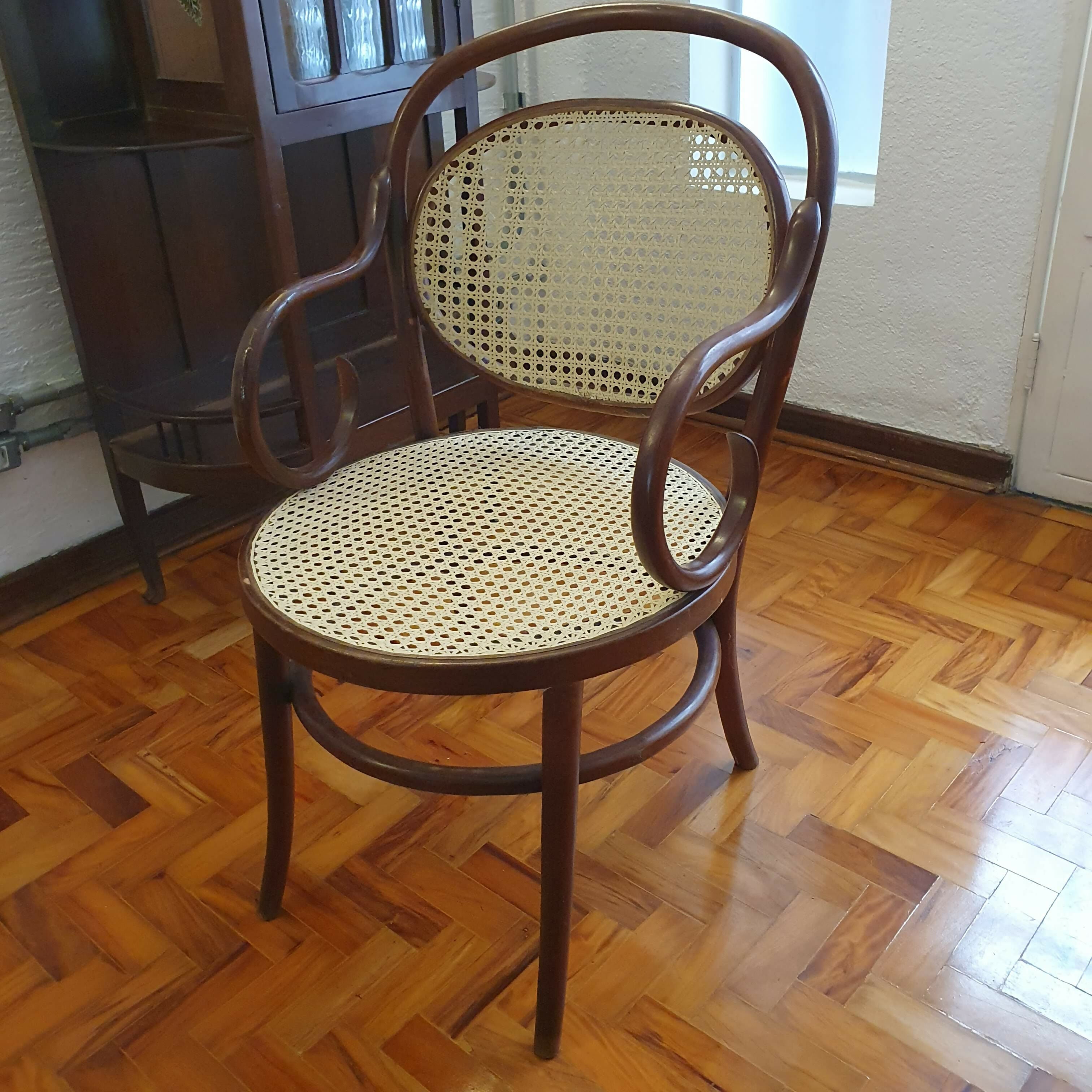 DUAS CADEIRAS THONET MODELO PANAMÁ COM BRAÇOS (valor unitário)