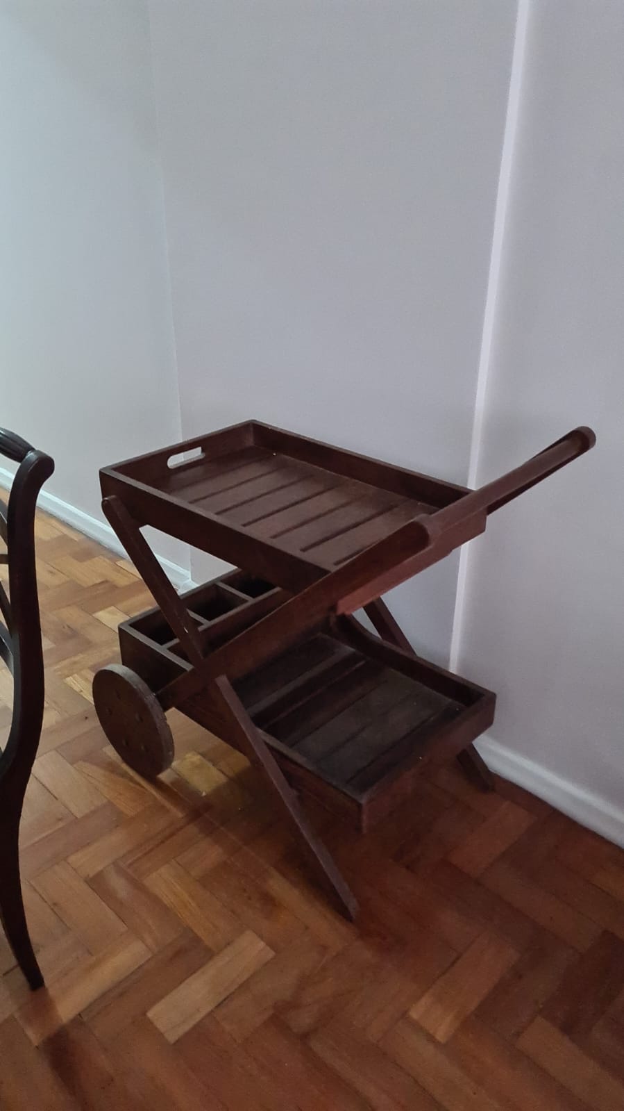 Carrinho de chá todo em madeira 