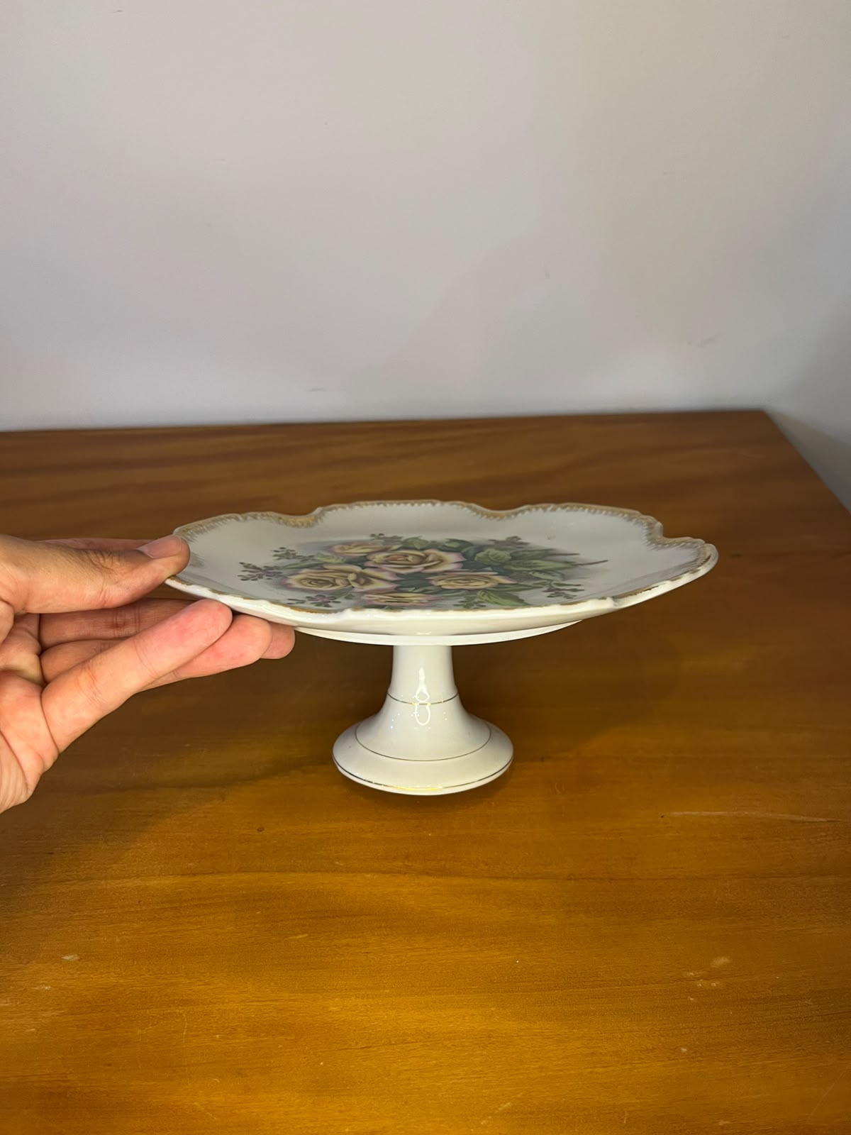 Boleira / prato com pedestal em porcelana Lipper &amp; Mann – Floral | 21 cm