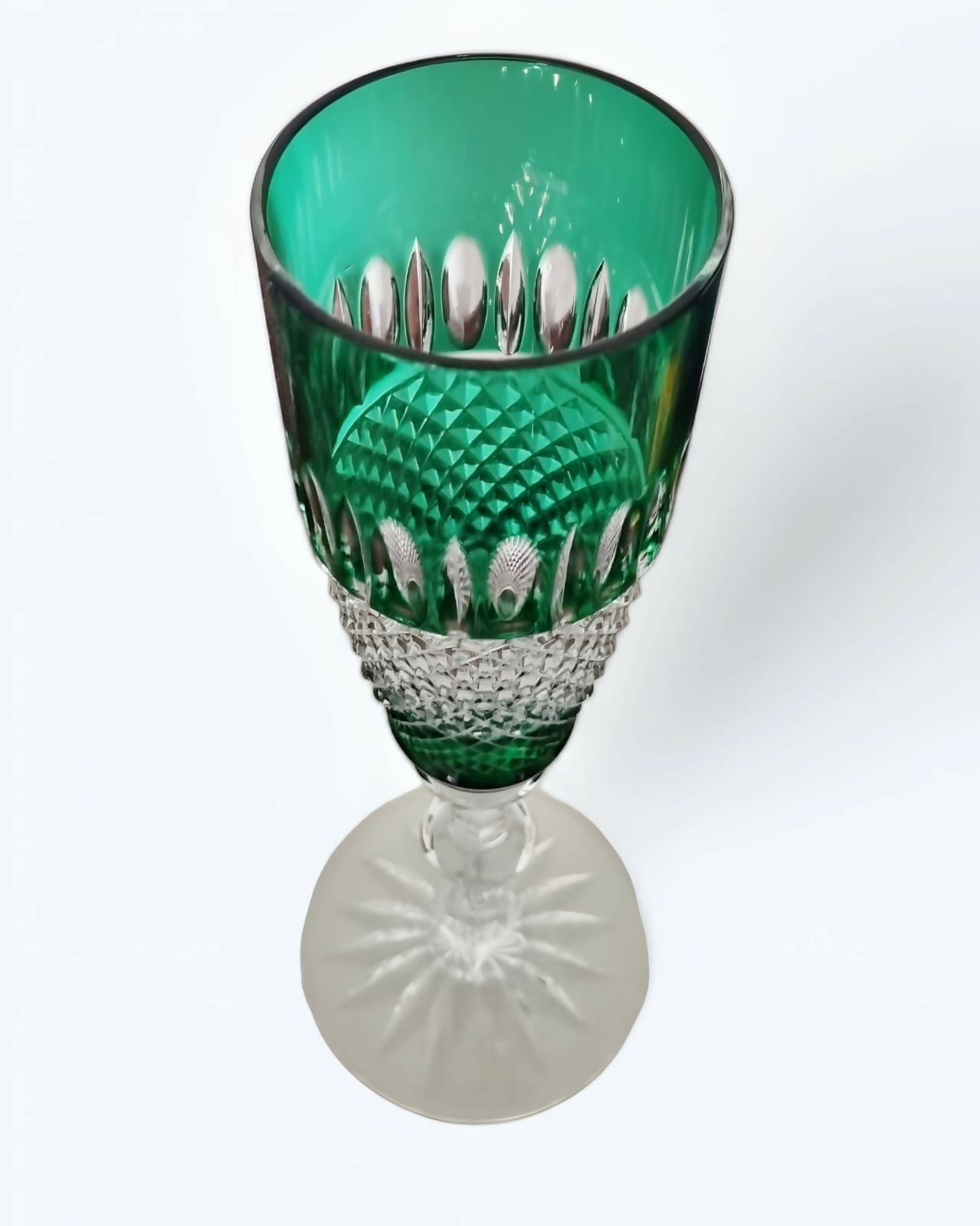 Taça vintage de coleção em cristal verde da boemia.