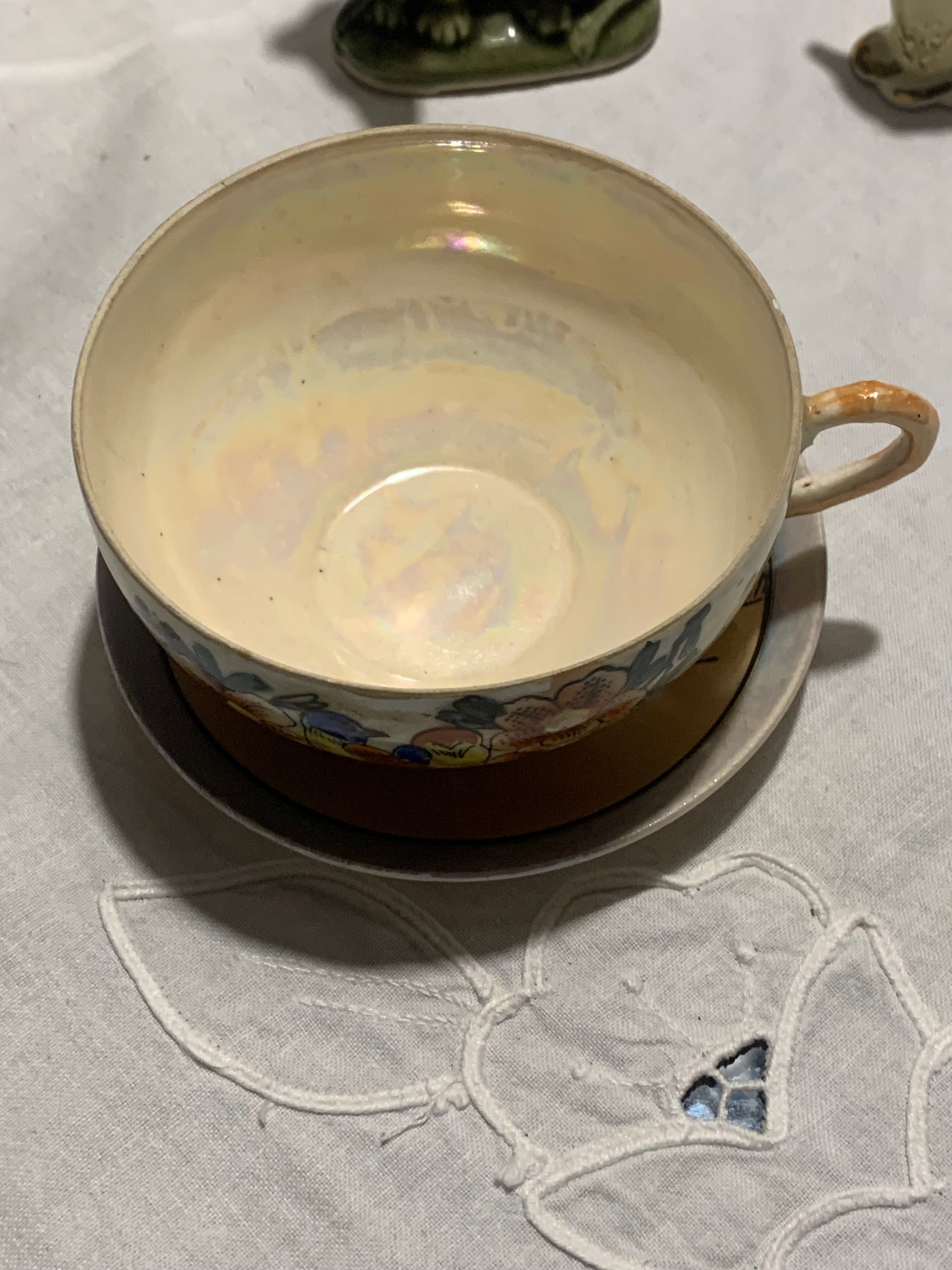 Linda e delicadíssima xícara de chá em porcelana casca de ovo japonesa