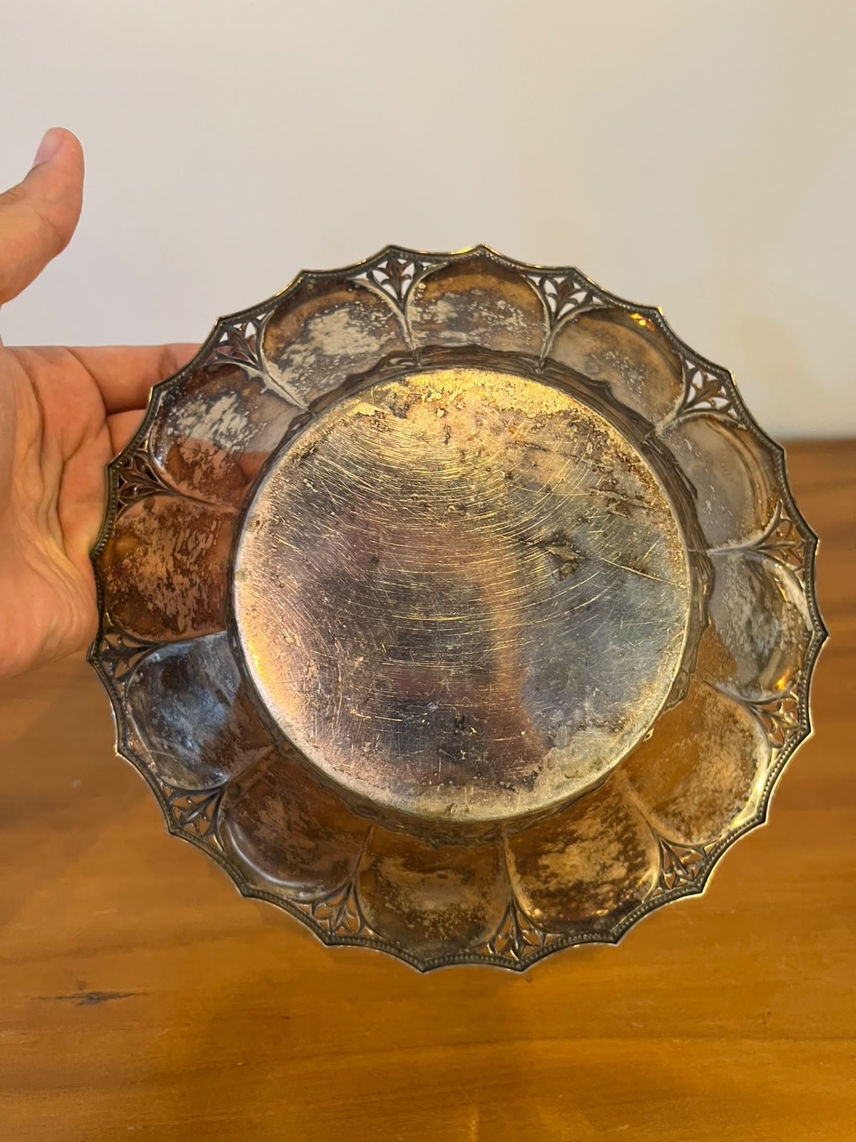 Fruteira / Centro de Mesa redondo em Metal Prateado com Borda Rendilhada