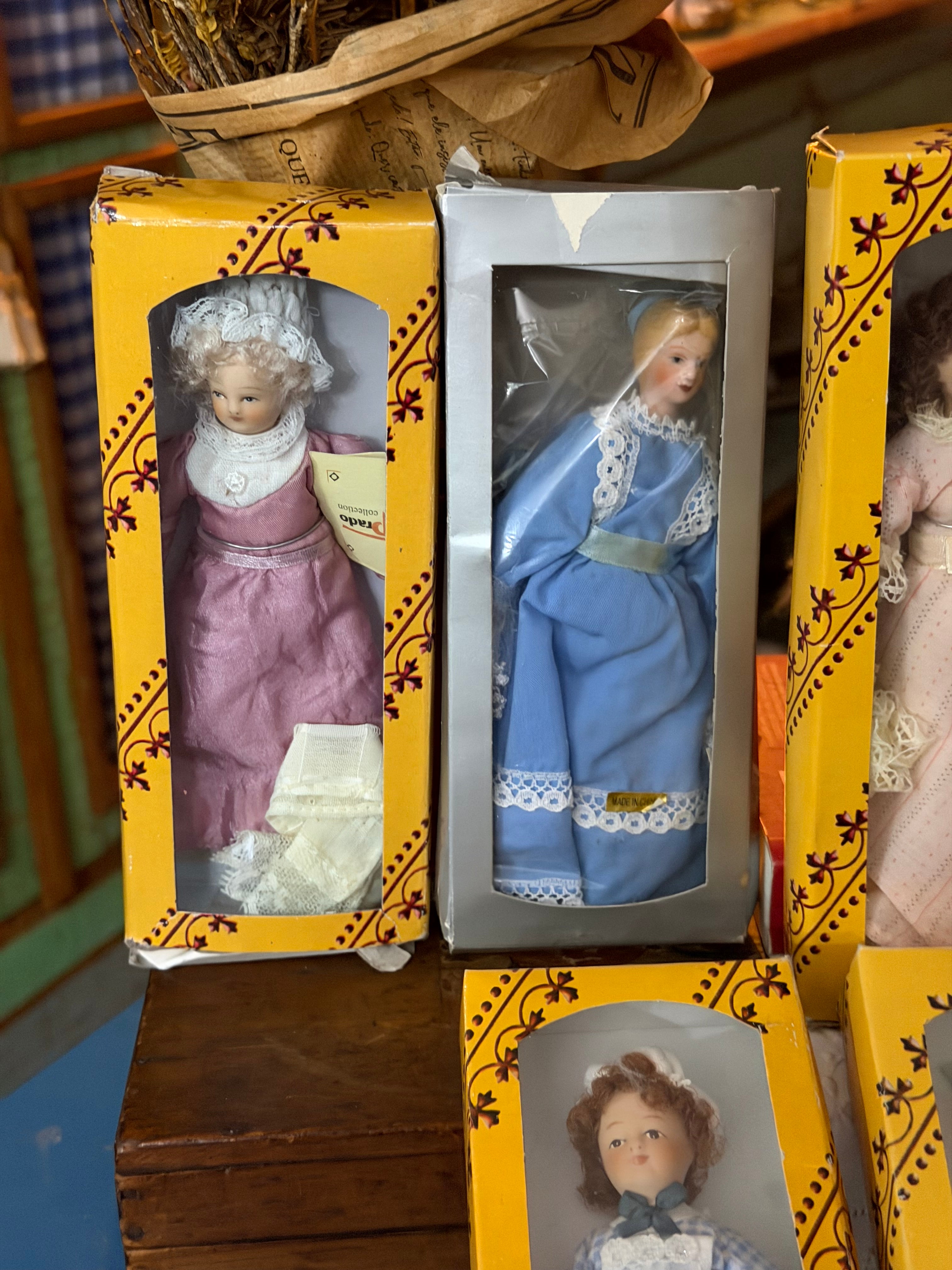 DEL PRADO - Bonecas em miniatura da renomada coleção Del Prado. Roupas vitorianas e rico em detalhes (valor unitário) 