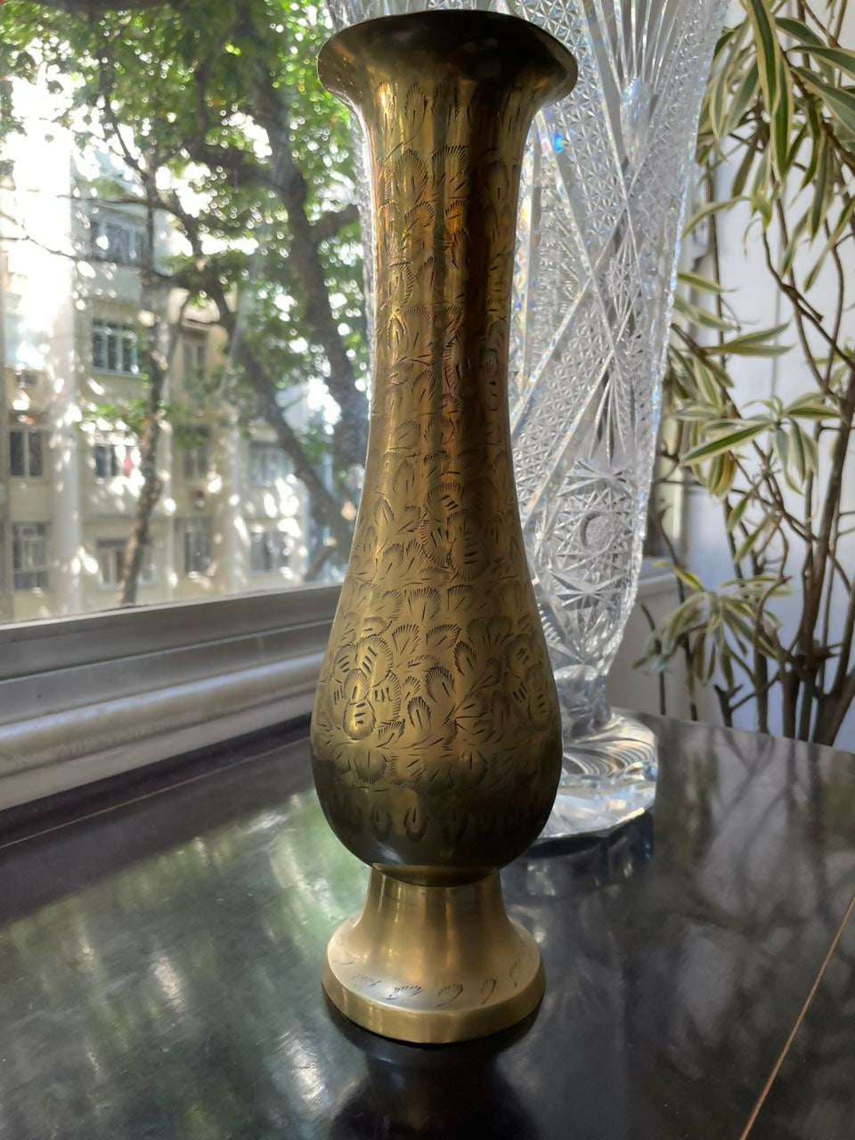 Grande vaso oriental em metal dourado 36cm