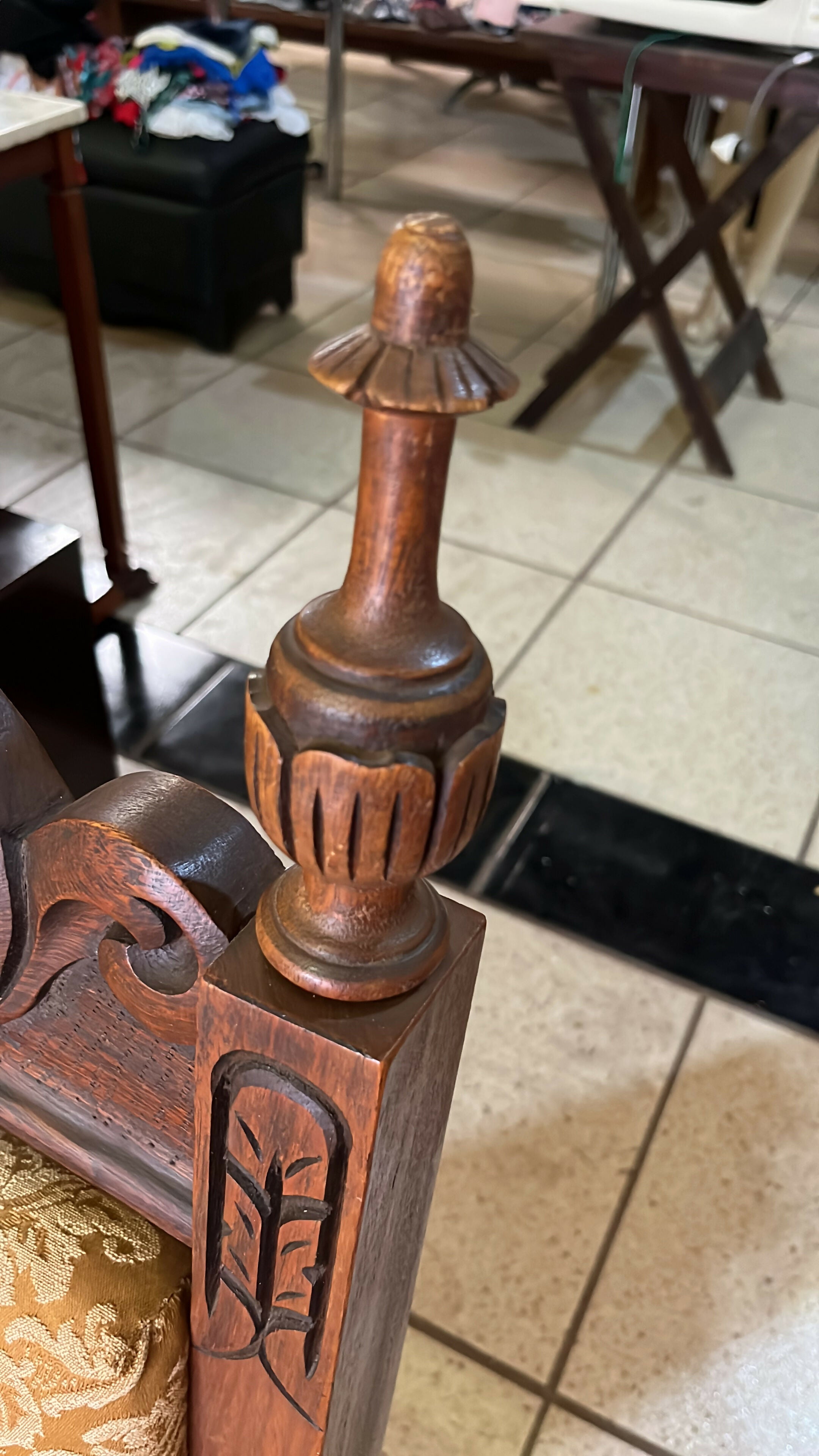 Belíssimo conjunto de sofá de época Luís XVI