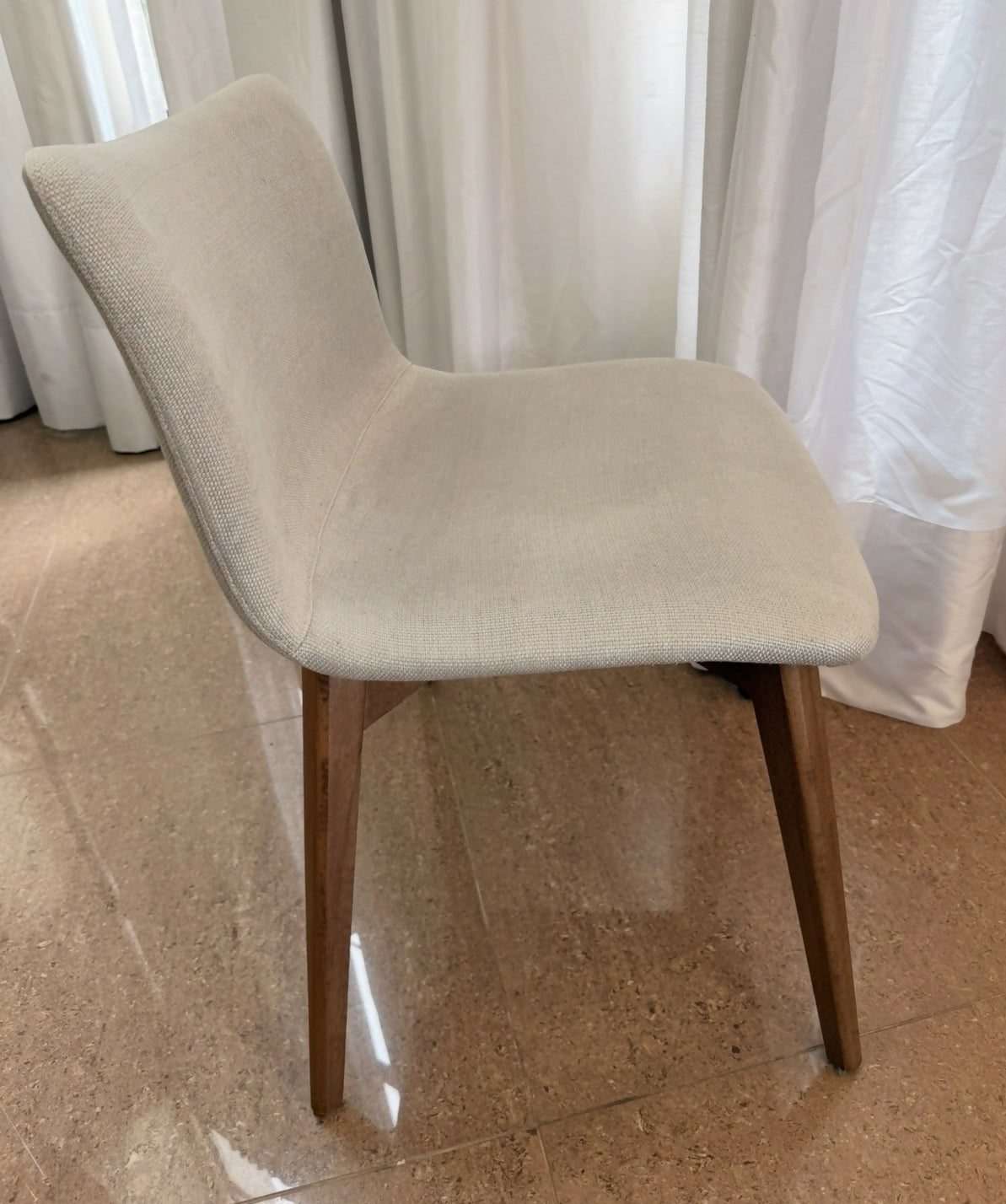 Mesa de jantar Artefacto com 8 cadeiras