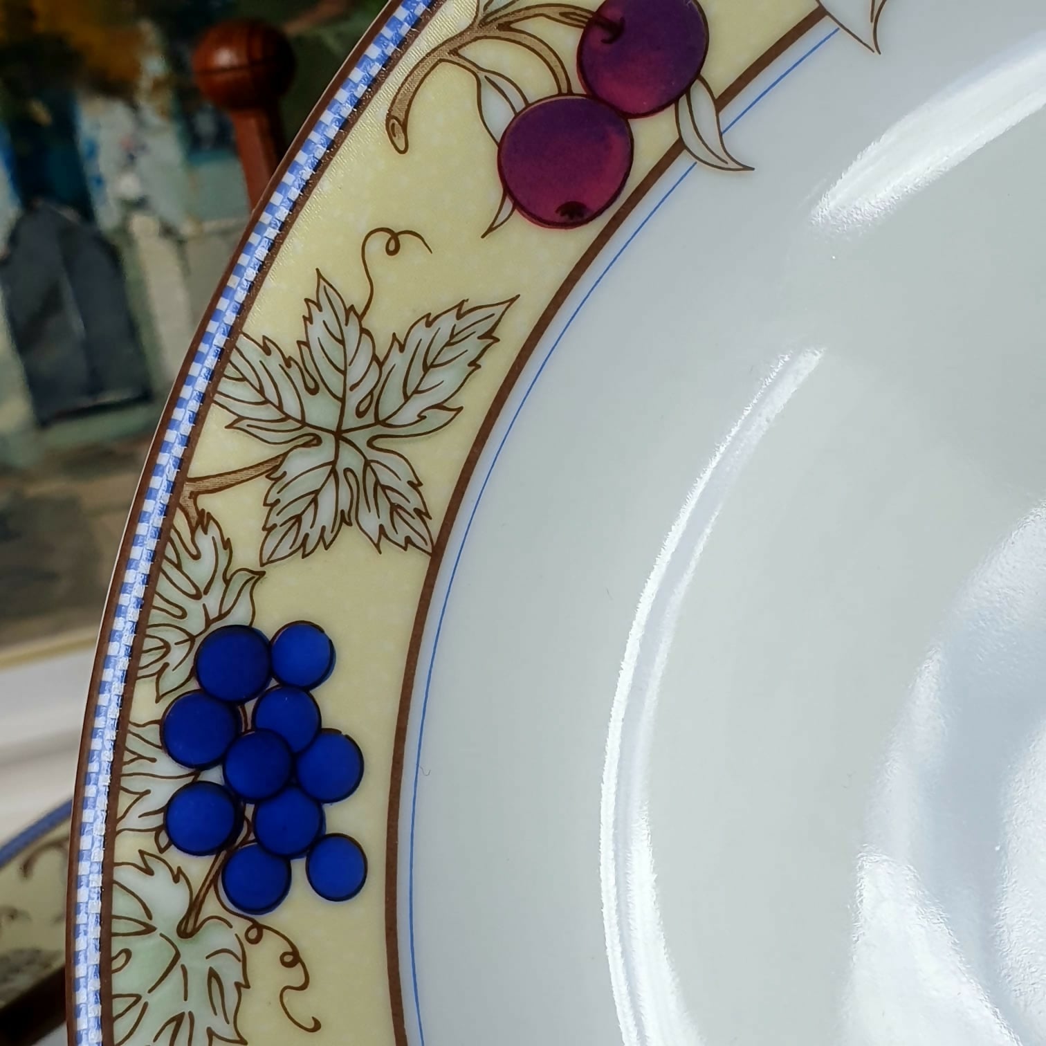 Conjunto de 14 pratos em porcelana nacional Roberto Simões. Lindo e em perfeito estado!