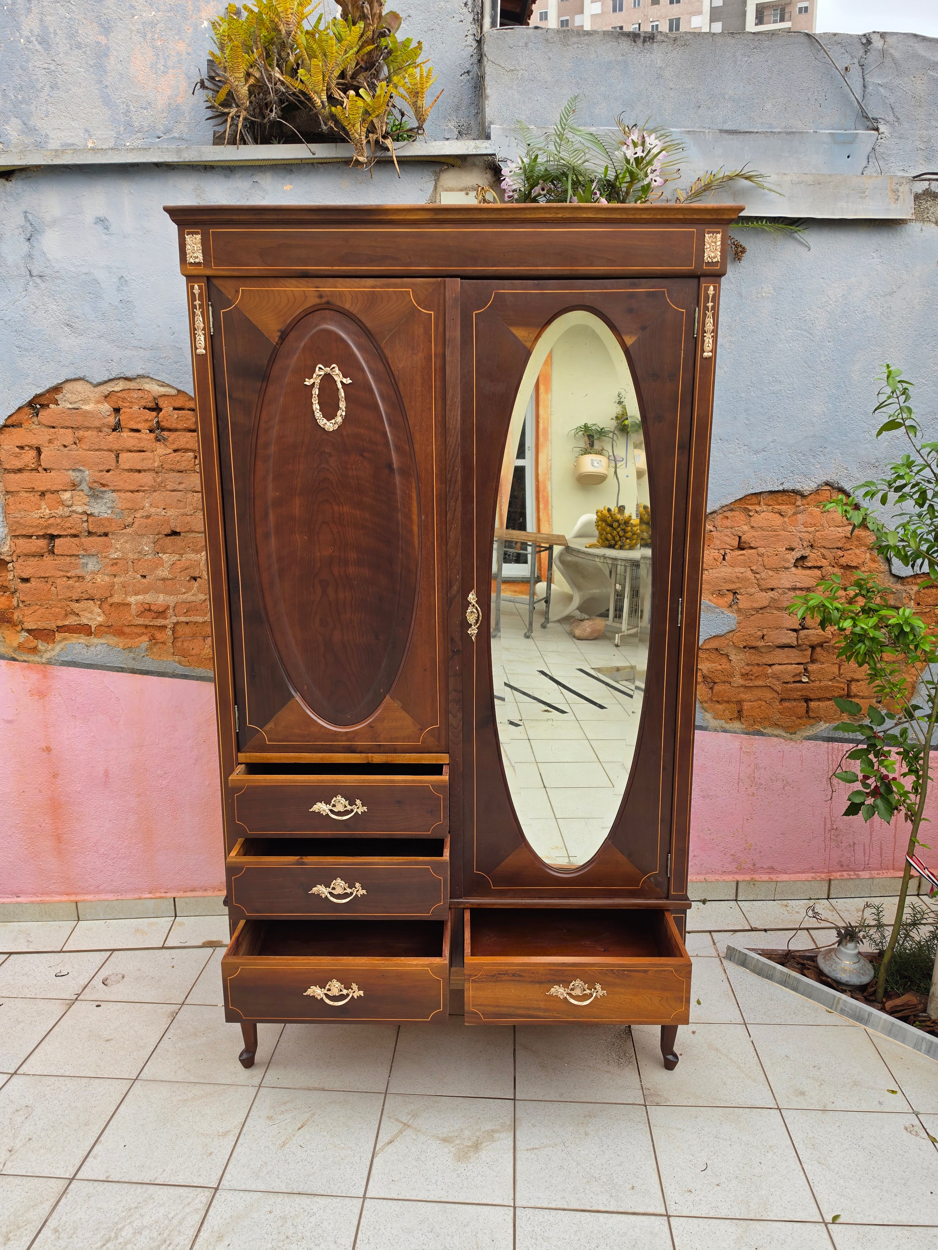 Guarda roupa 1930 com Marchetaria e espelho oval