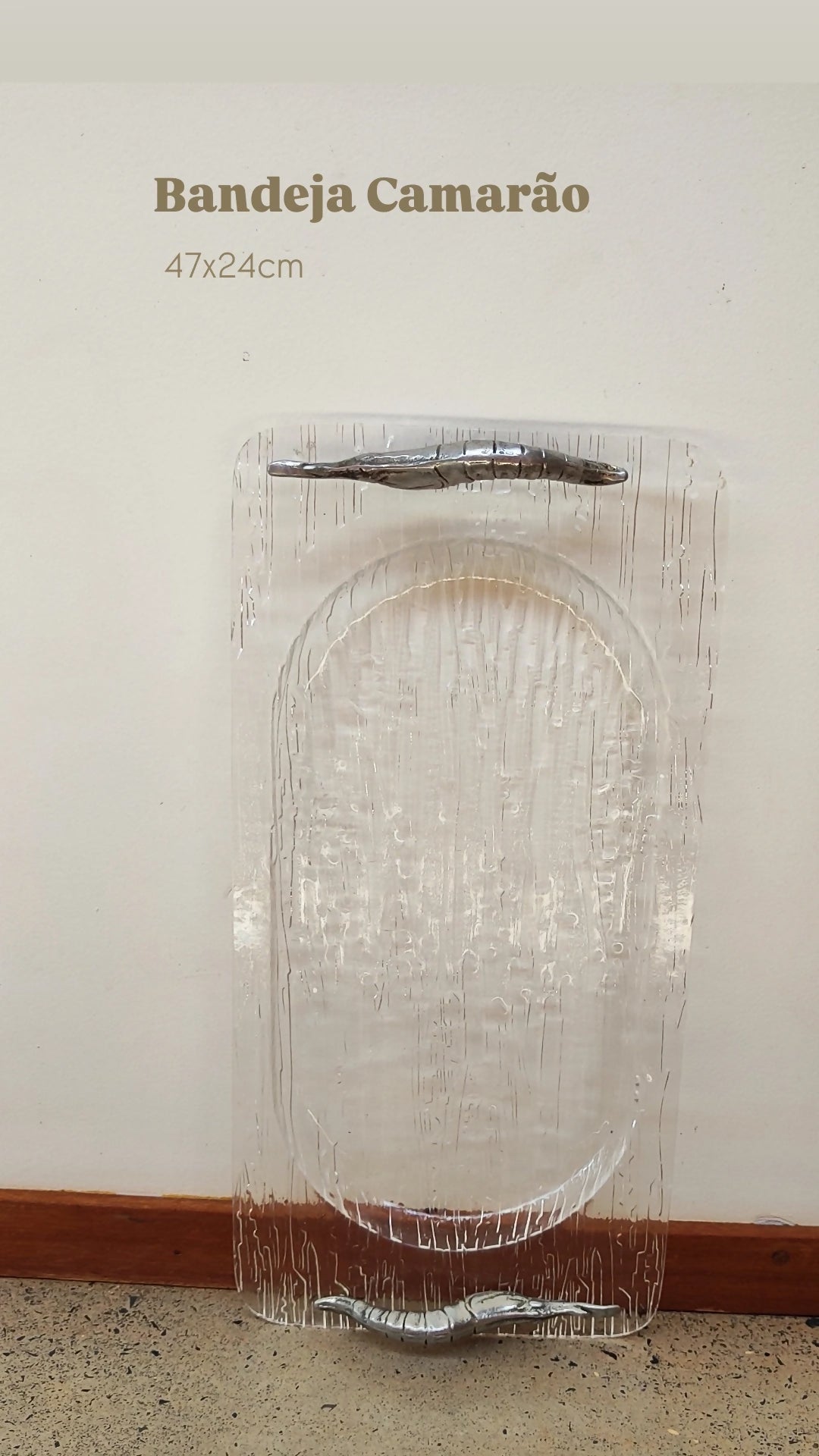 Bandejas em acrílico e alumínio fundido