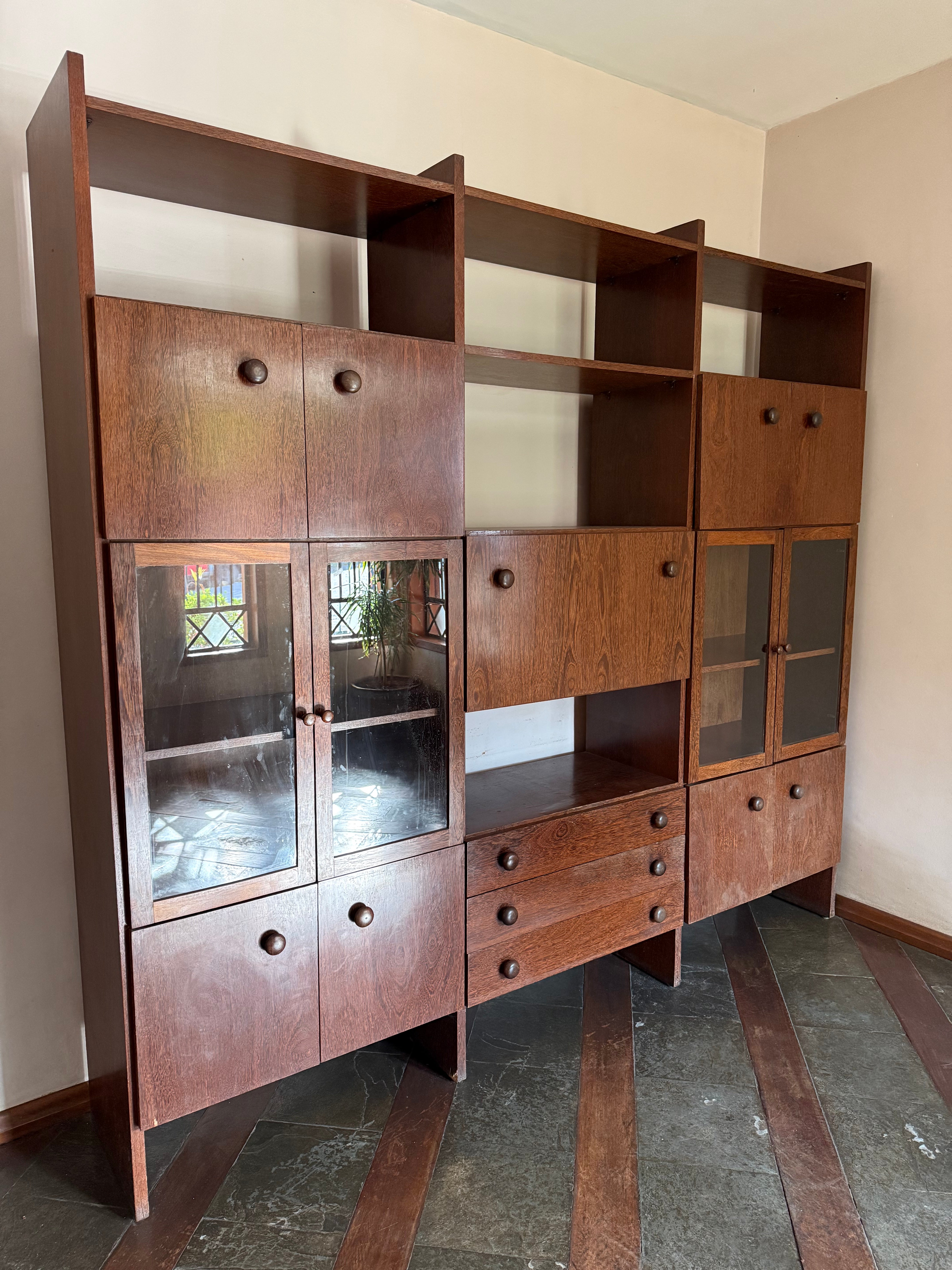 Estante modular vintage de grande porte – 240 × 220 cm