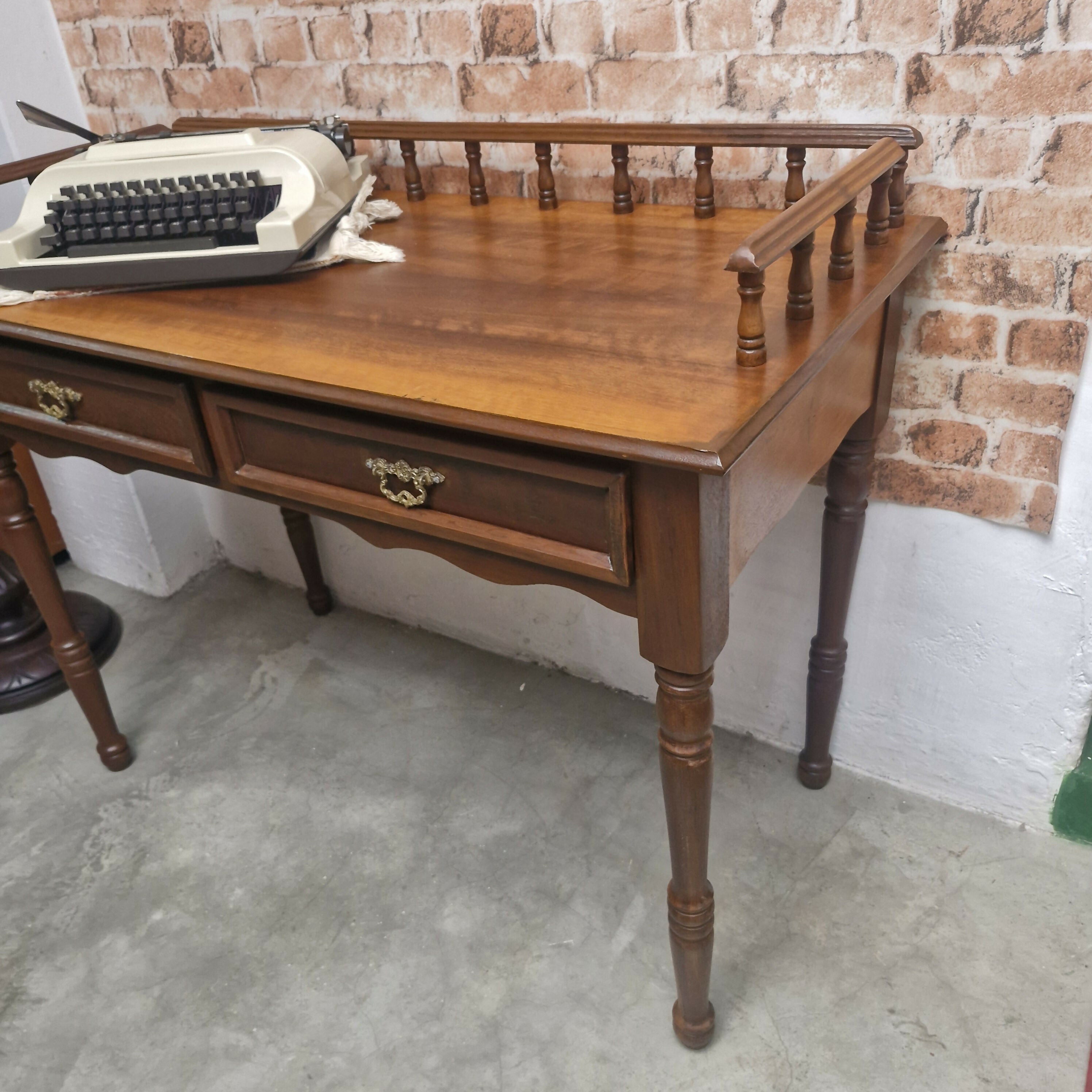 Escrivaninha Colonial