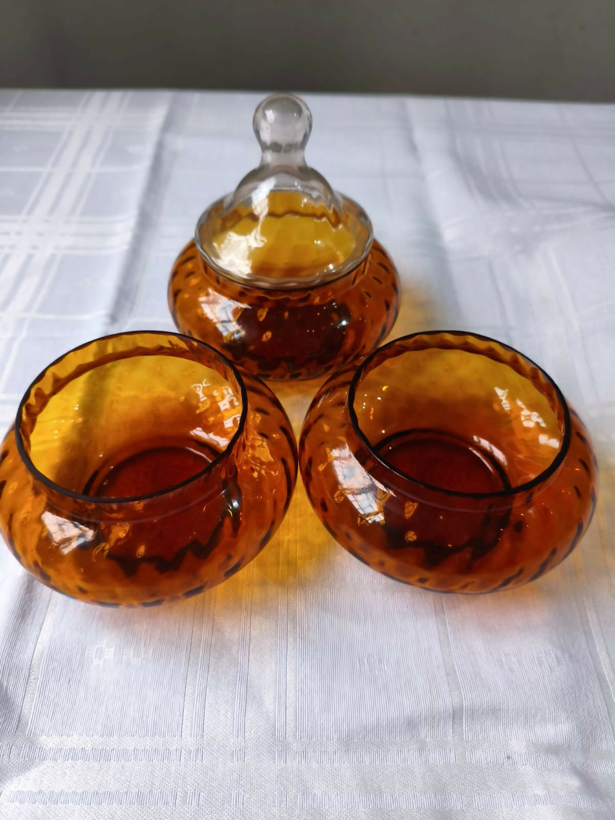 Bomboniere em vidro âmbar com tampa