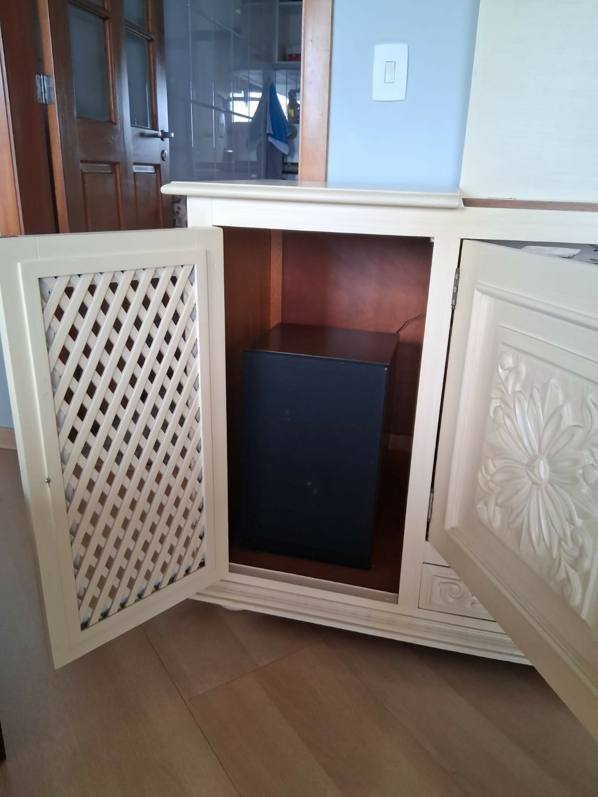 RACK / BUFFET VINTAGE PARA APARELHO DE SOM / VITROLA-TOCA DISCO