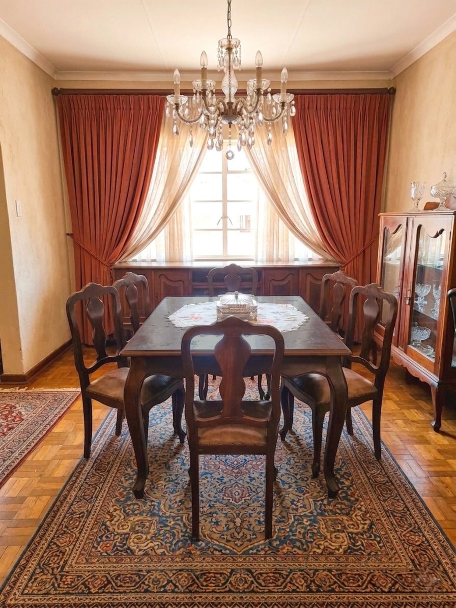 Mesa de Jantar Clássica com 6 cadeiras 