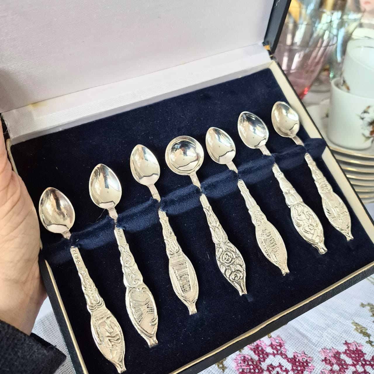 Conjunto de colheres para café, 7 peças (6 para café,  1 para açúcar) em metal espessurado à prata 99.