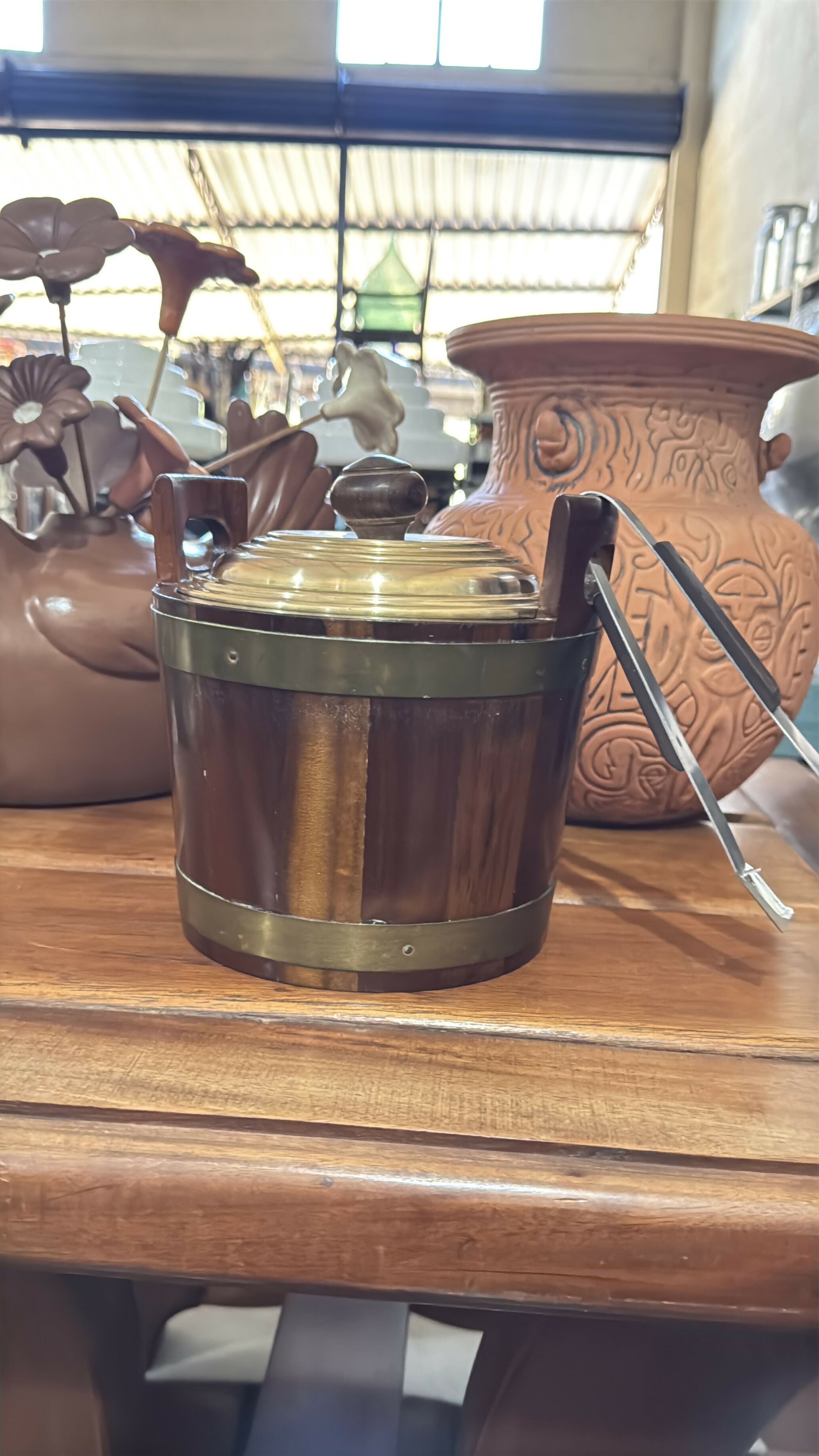 Balde de gelo antigo em madeira nobre