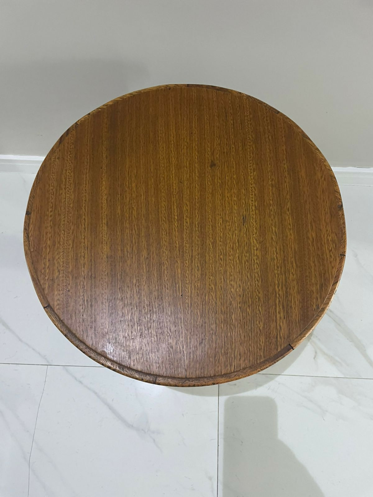 Mesa de Canto Redonda Entalhada