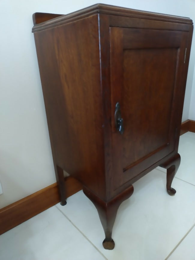 Oak Bedside Cabinet 1c