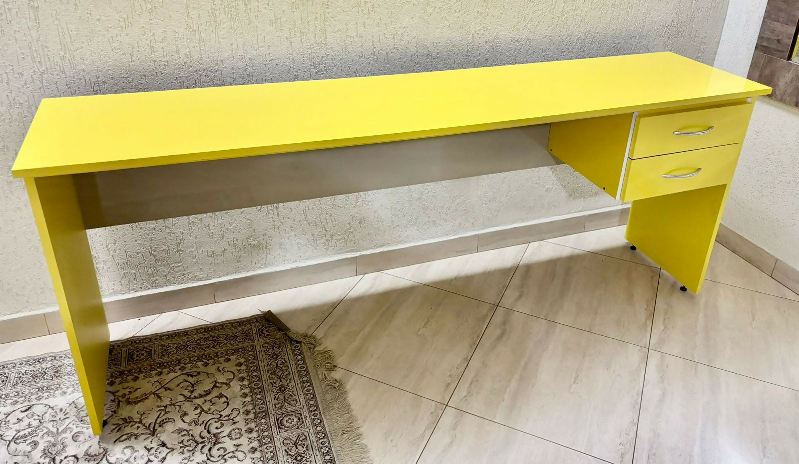 Mesa de escritório / Escrivaninha amarela