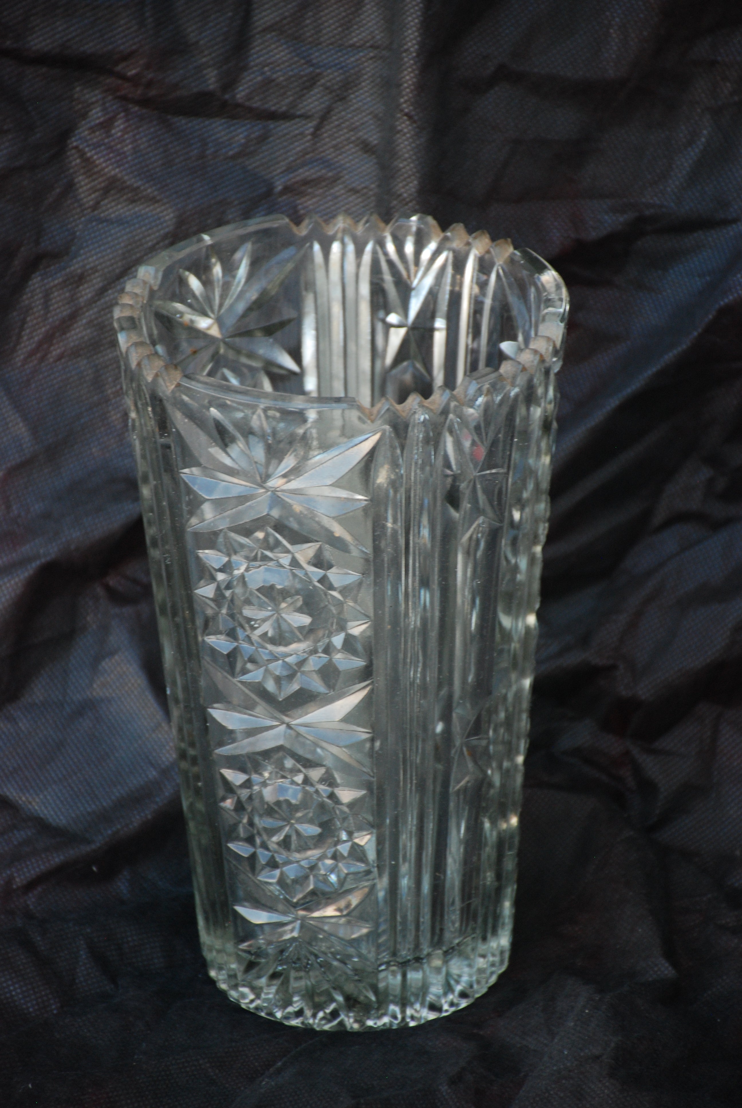 vaso cristal bohemia anos 60 - 23 x 12 , desenhos geometricos e sulcos estrelas