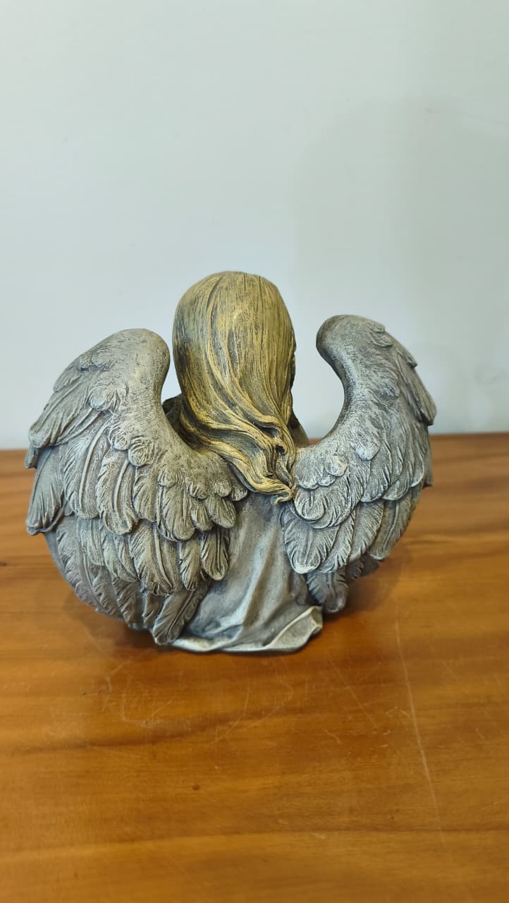 Anjo Decorativo Abraçando Coelho – Escultura De Inspiração Clássica