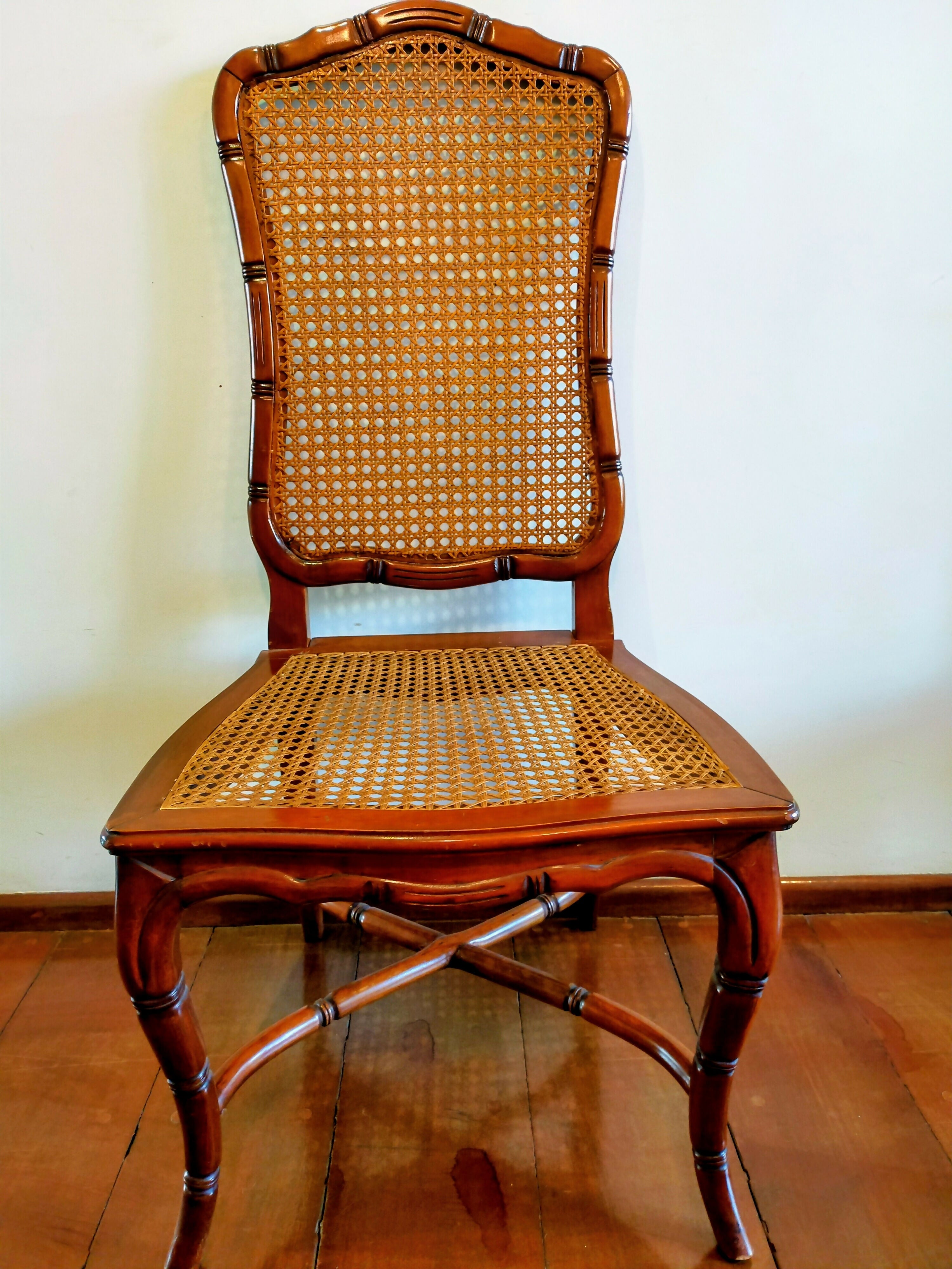 CONJUNTO 8 CADEIRAS VINTAGE MADEIRA MACIÇA ENTALHADA E PALHINHA