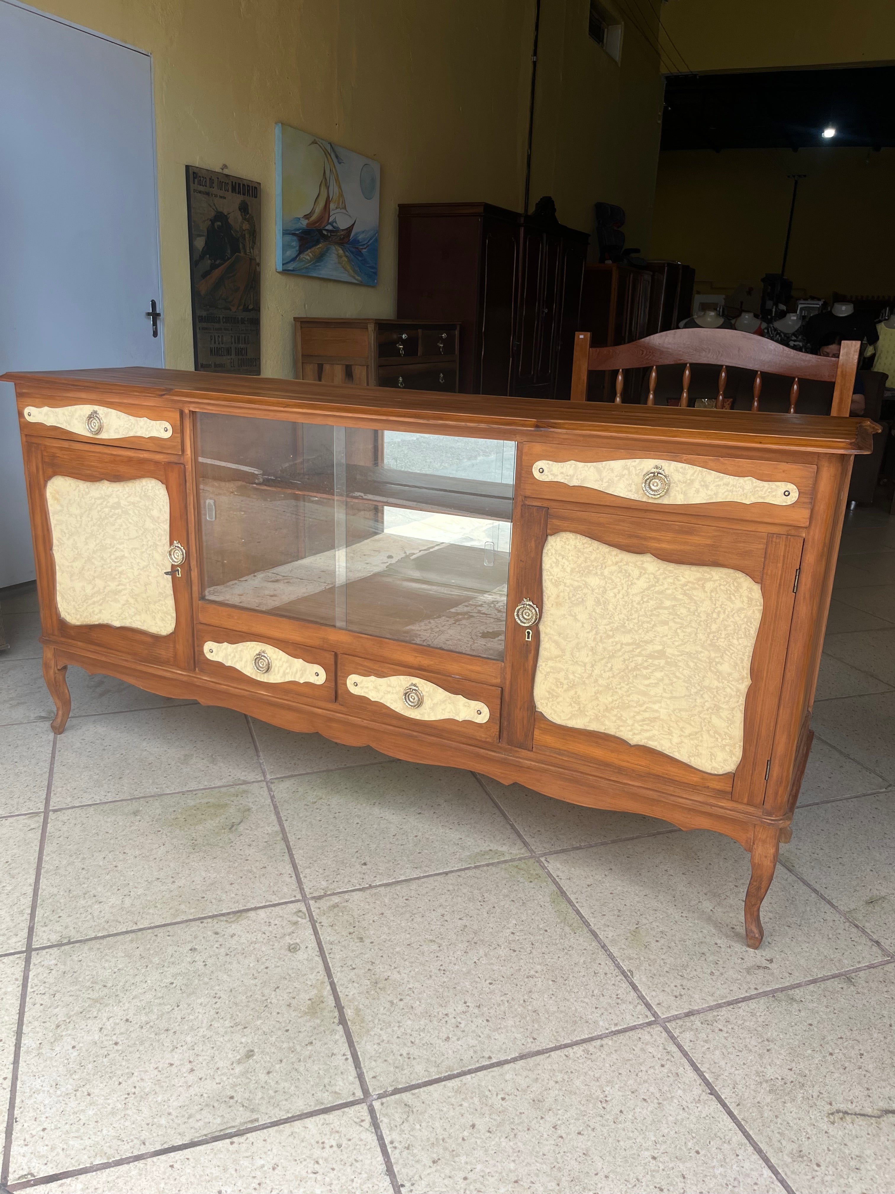 LINDO BUFFET ANTIGO EM MADEIRA E FÓRMICA ANTIGO