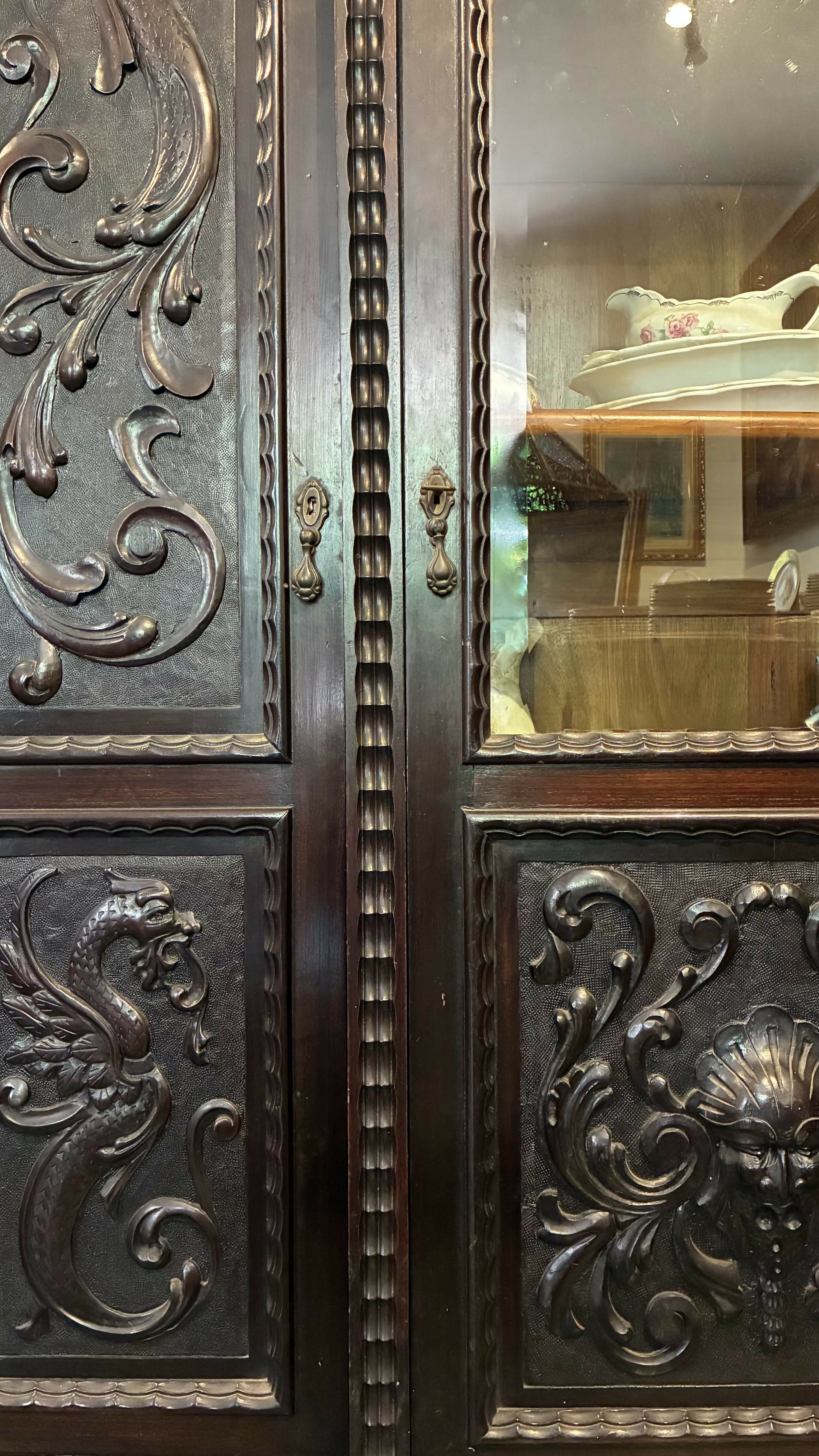 Livreiro Antigo em Madeira