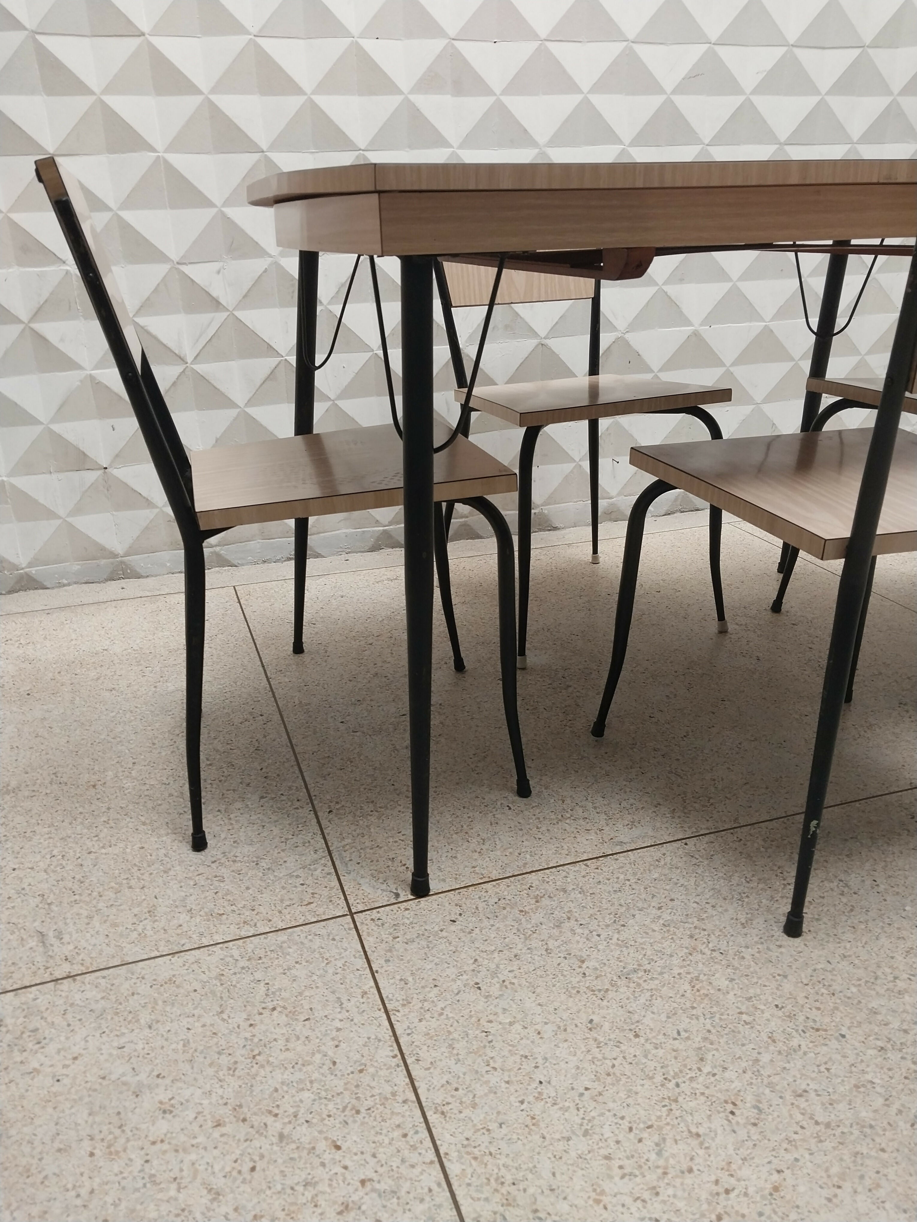 Mesa de Cozinha com 4 Cadeiras Anos 60 em Fórmica