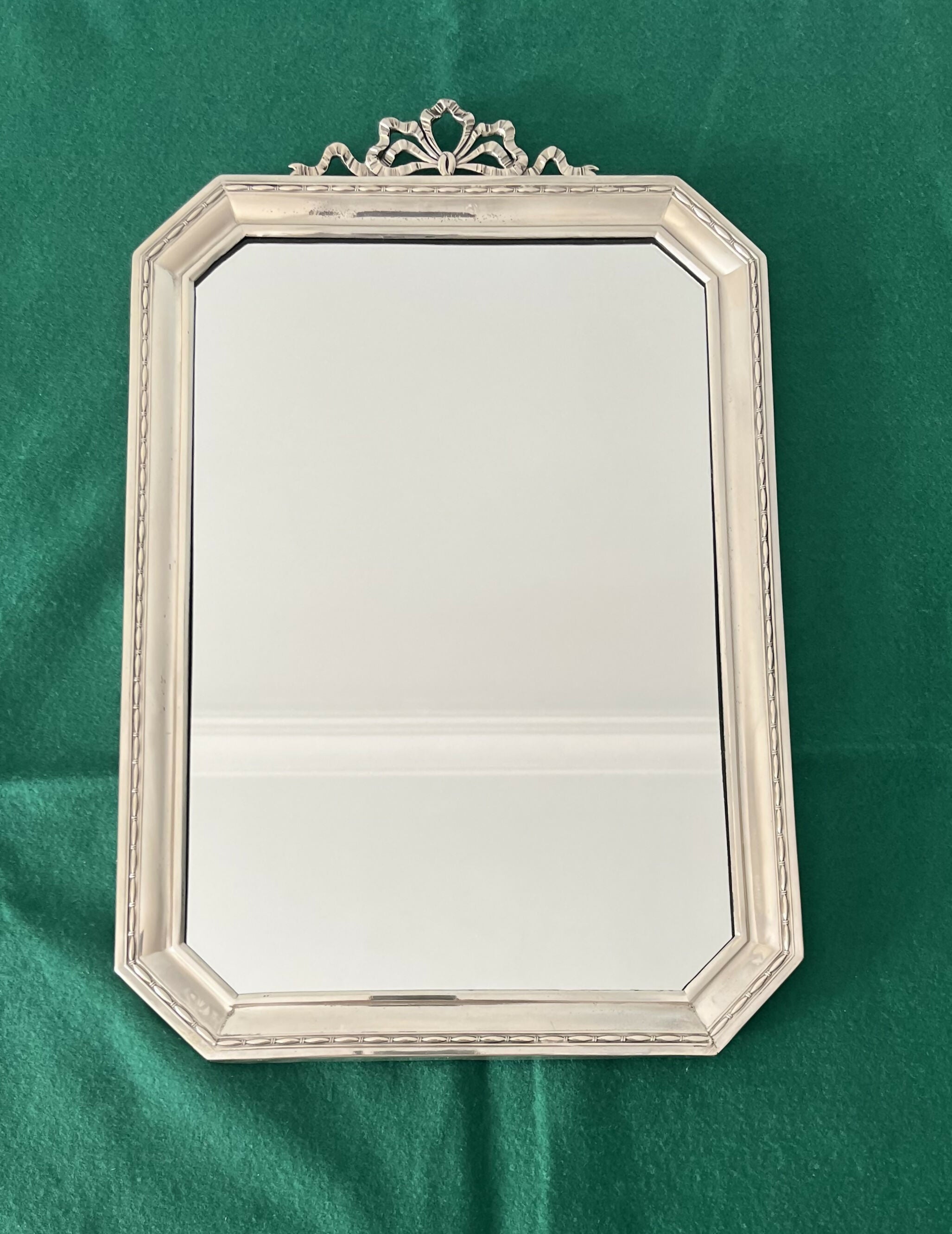 Espelho com moldura de prata