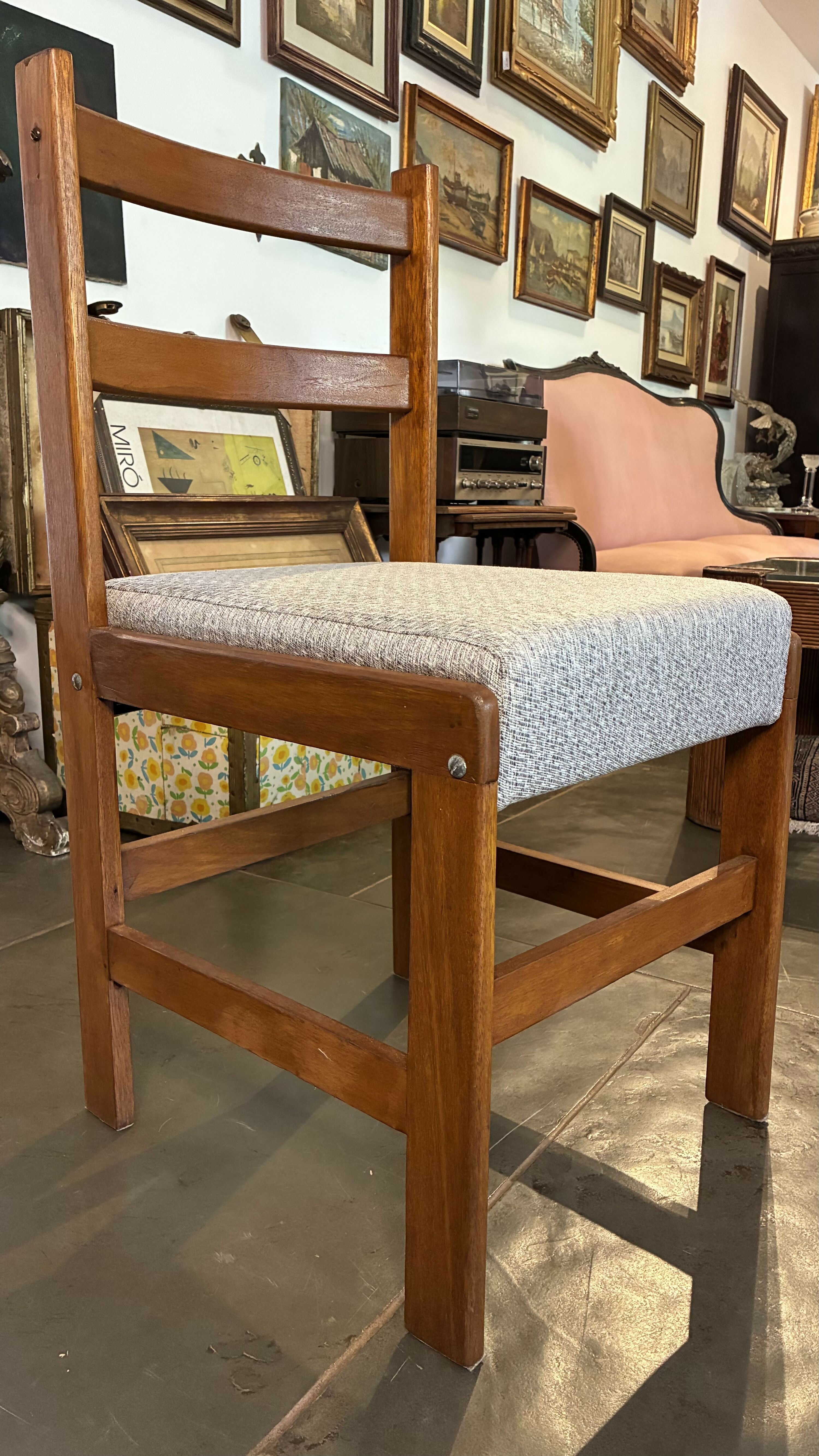 Cadeiras antigas em Madeira (valor unitário)