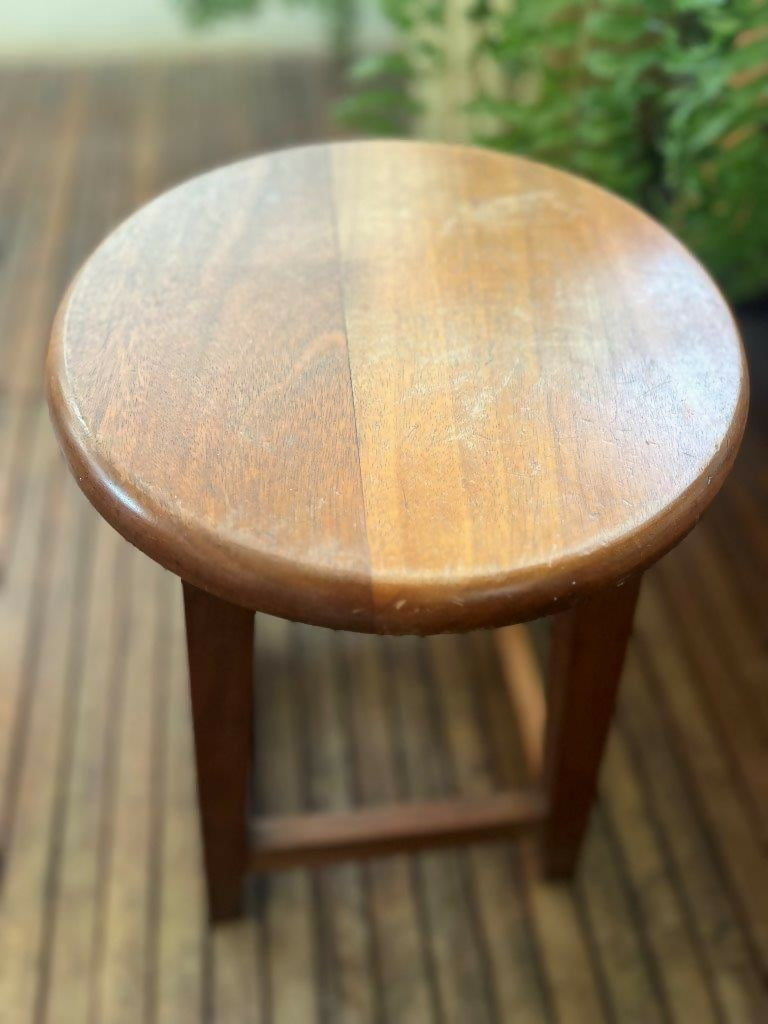 Banqueta em madeira maciça