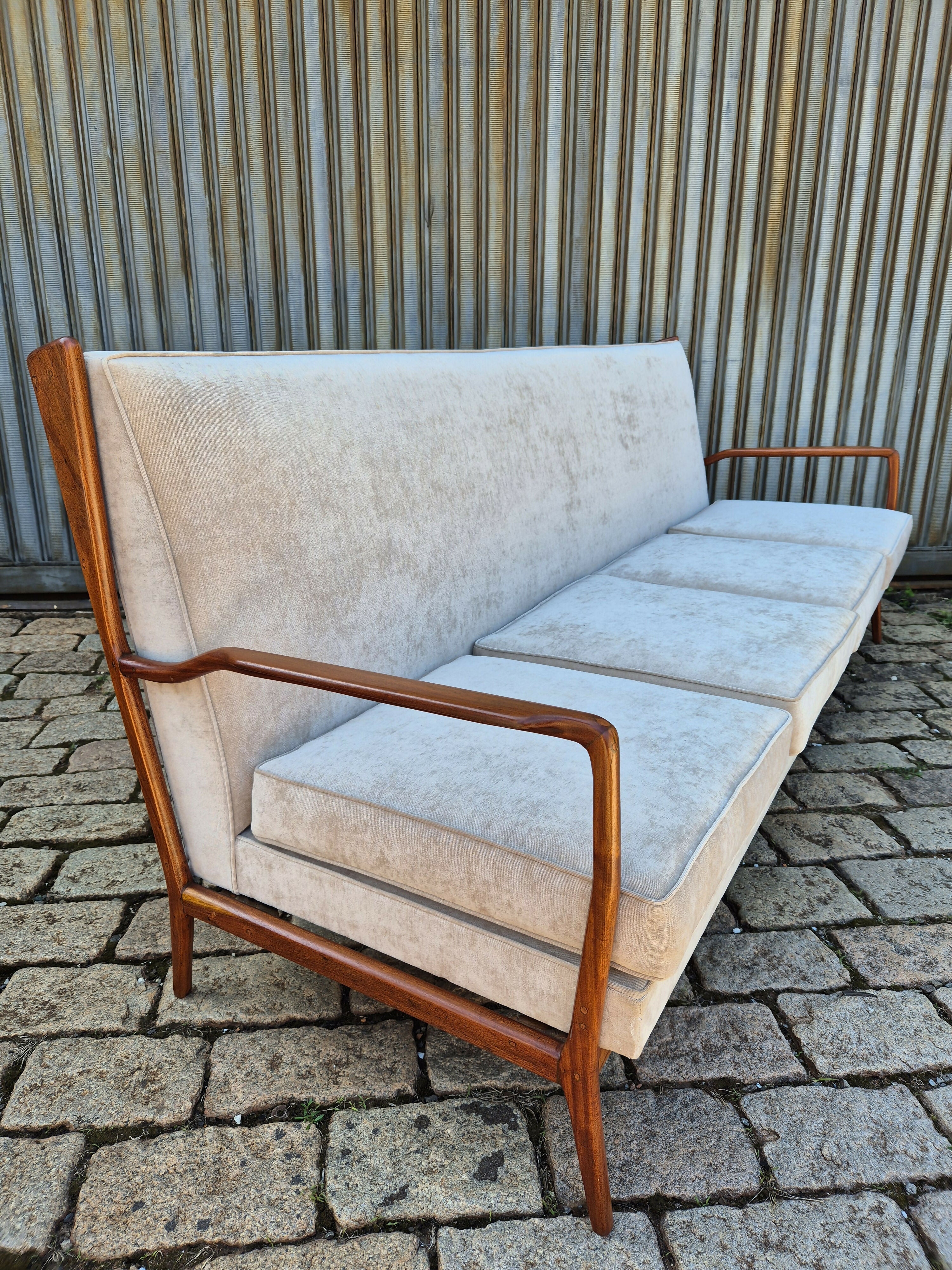 Sofá 3 lugares Rino Levi anos 50