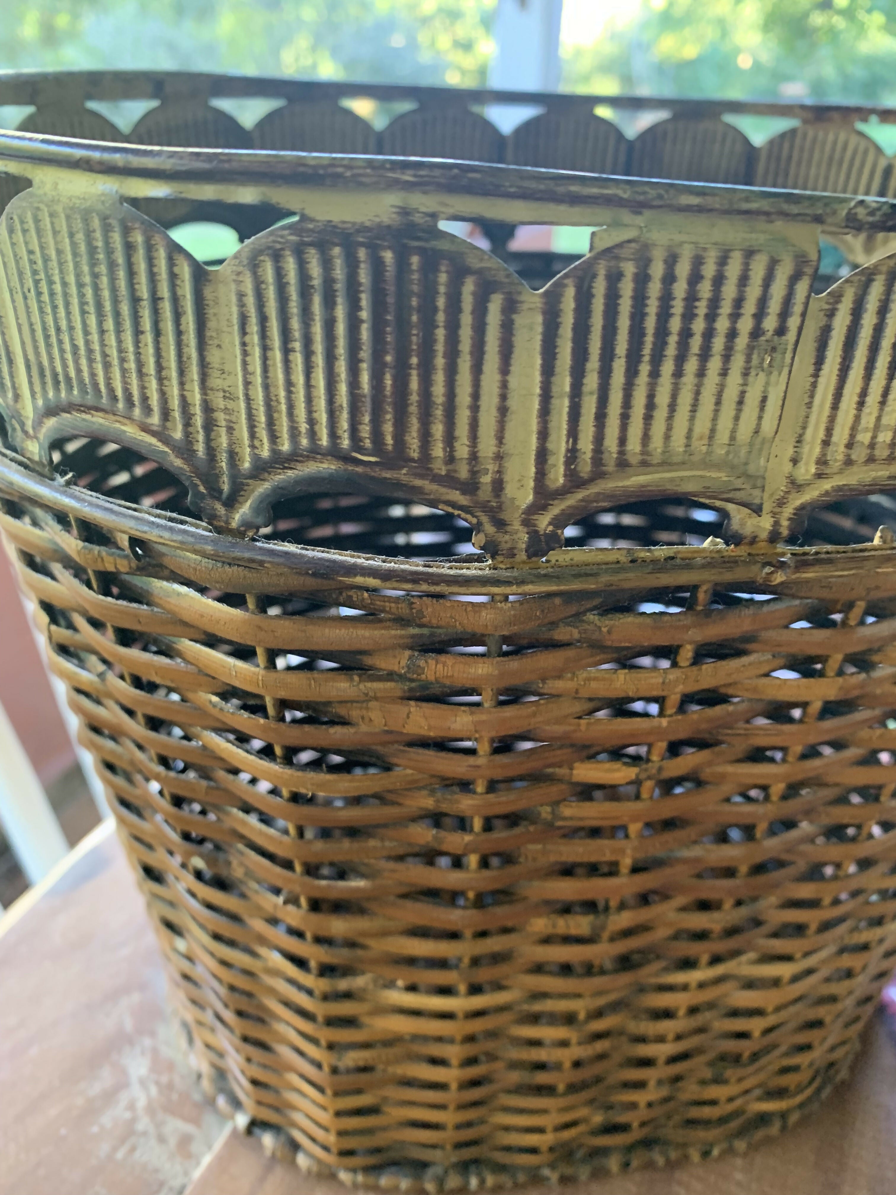 Cesto em vime e metal