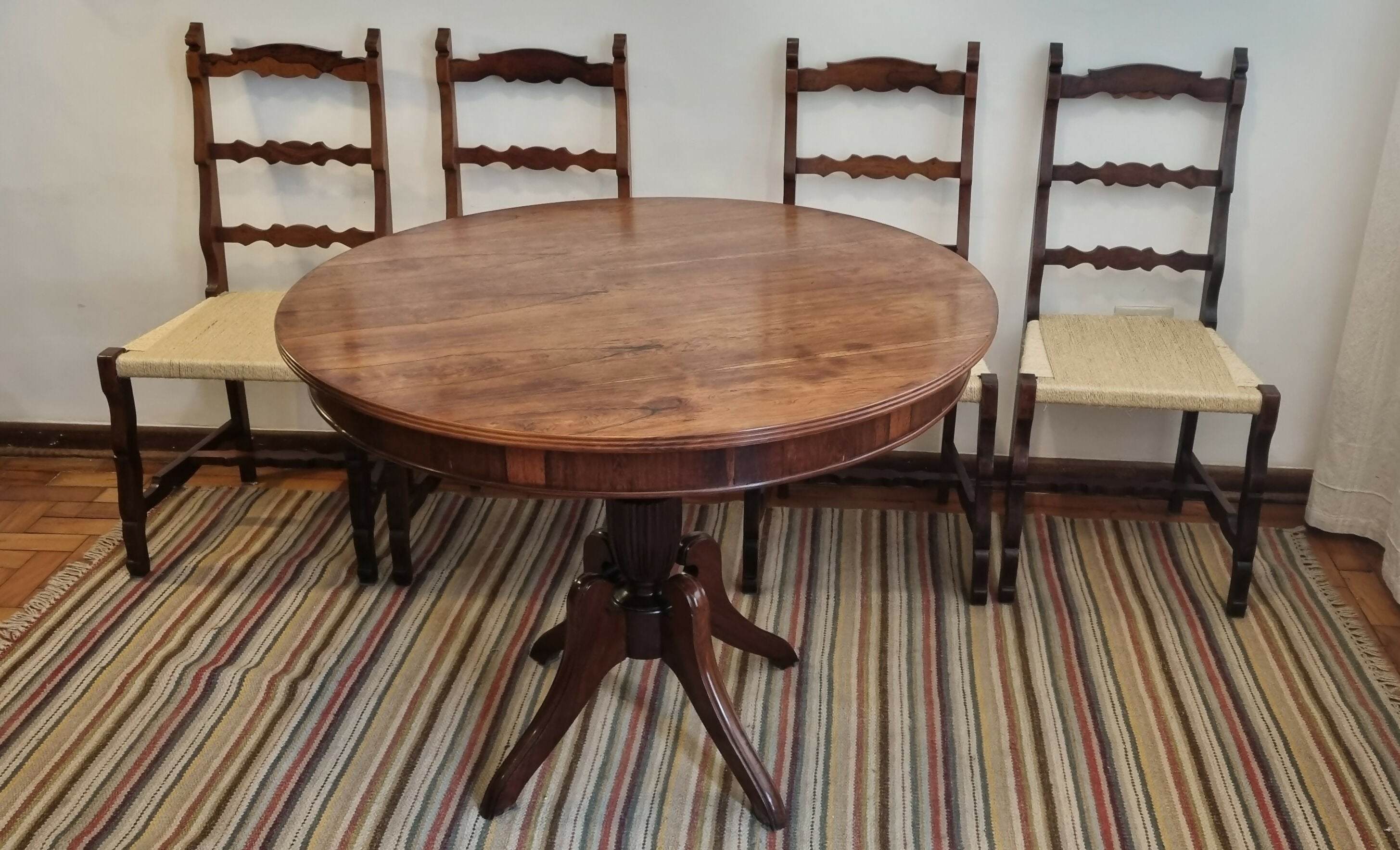 Jogo mesa de jantar e cadeiras