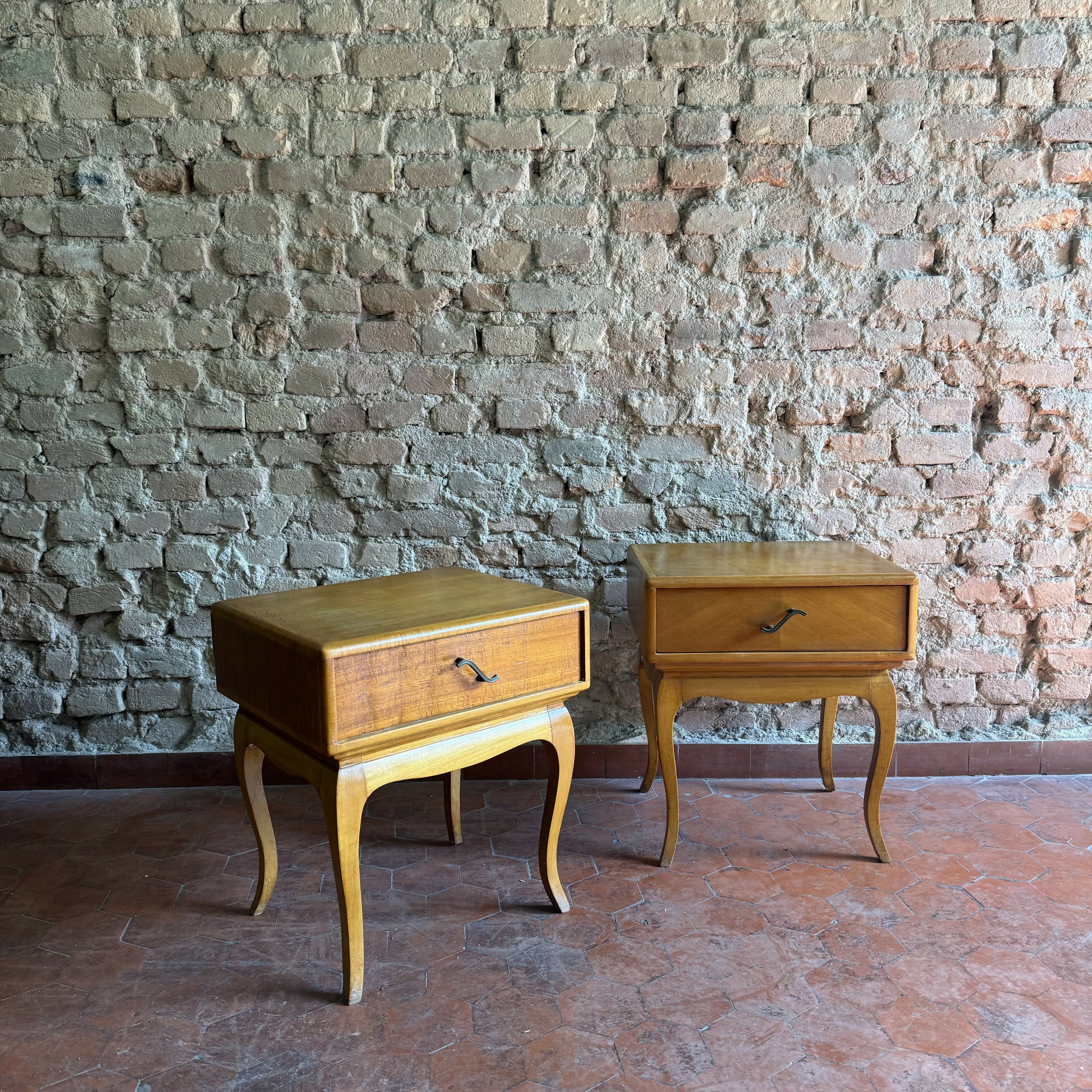 Mesa de cabeceira anos 50