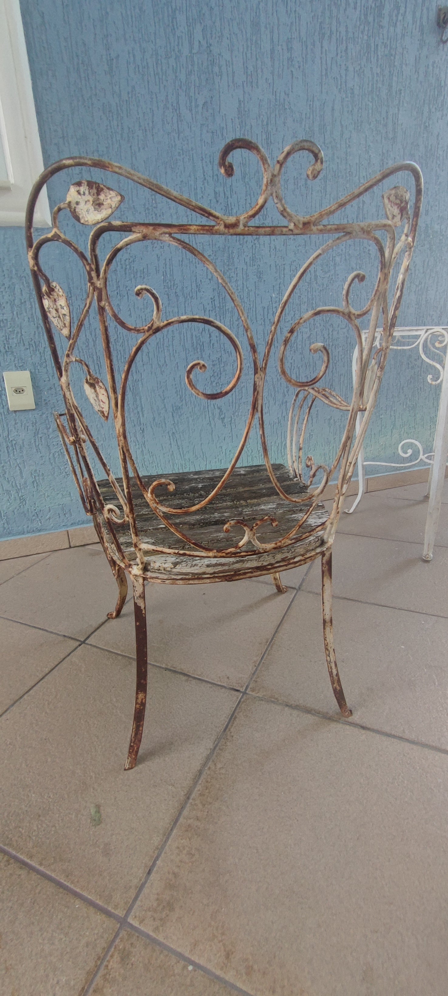 Conjunto cadeiras e mesinha ferro antigas (precisa pintar) 