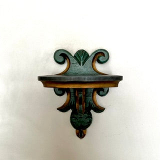 Peanha anos 70s,estilo barroca em madeira com detalhes em pintura verde e ouro, linda!