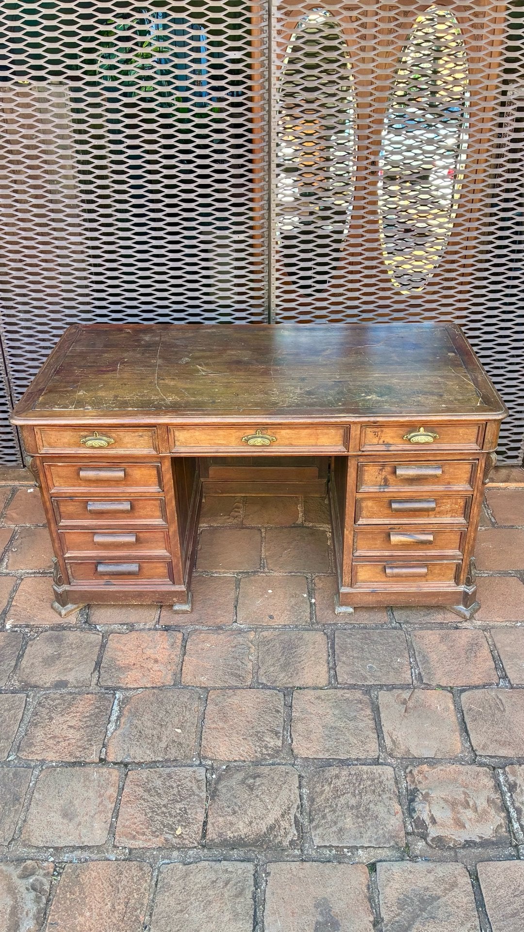 Escrivaninha Pedestal em Madeira