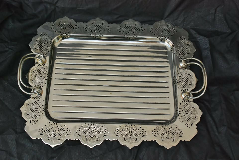 bandeja retangular em prata régia 90 com bordas trabalhadas , 38 x 31
