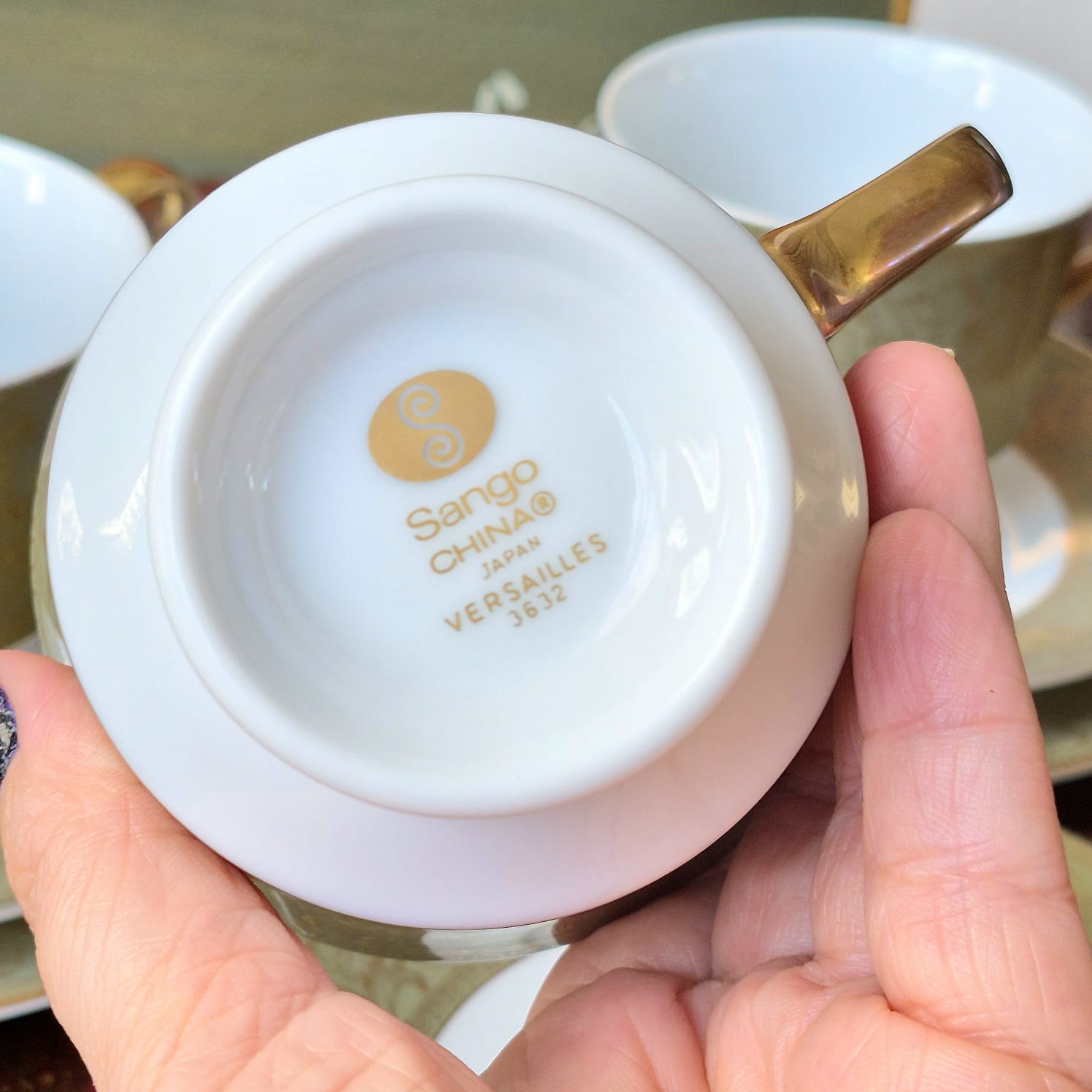 Trio de chá  em porcelana fina vintage japonesa Sango, modelo Versailles.  Impecável e chique. Douração à ouro intacta. 2 trios disponíveis